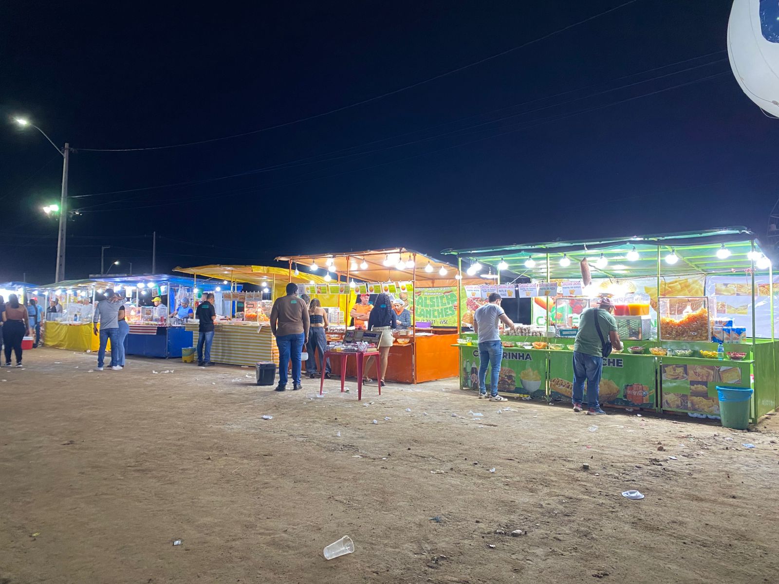 Barraqueiros reclamam das vendas na festa, mas mantêm a fé até último dia