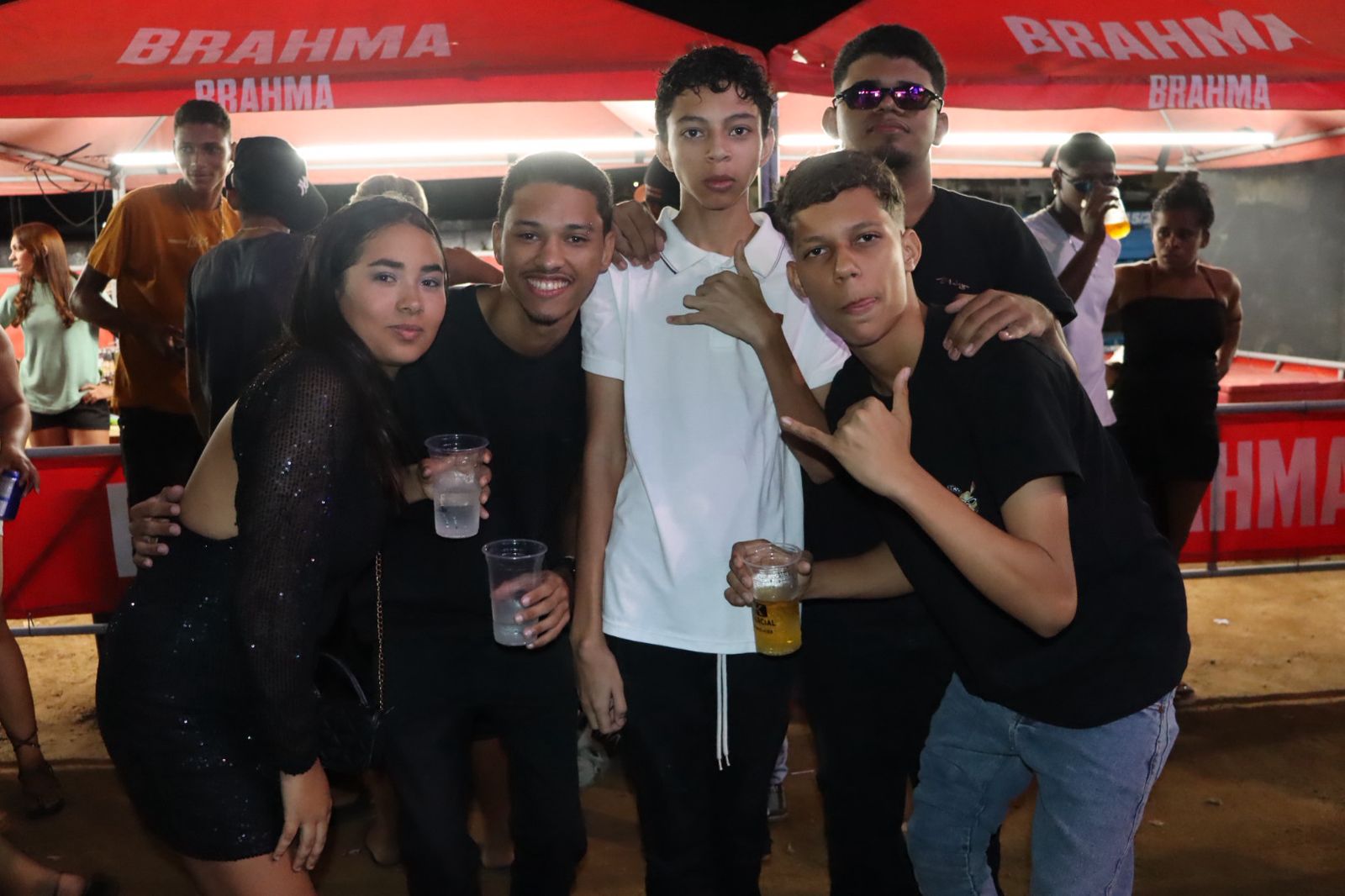 Jovens e adolescente tomaram conta da 2ª noite da Festa de Setembro