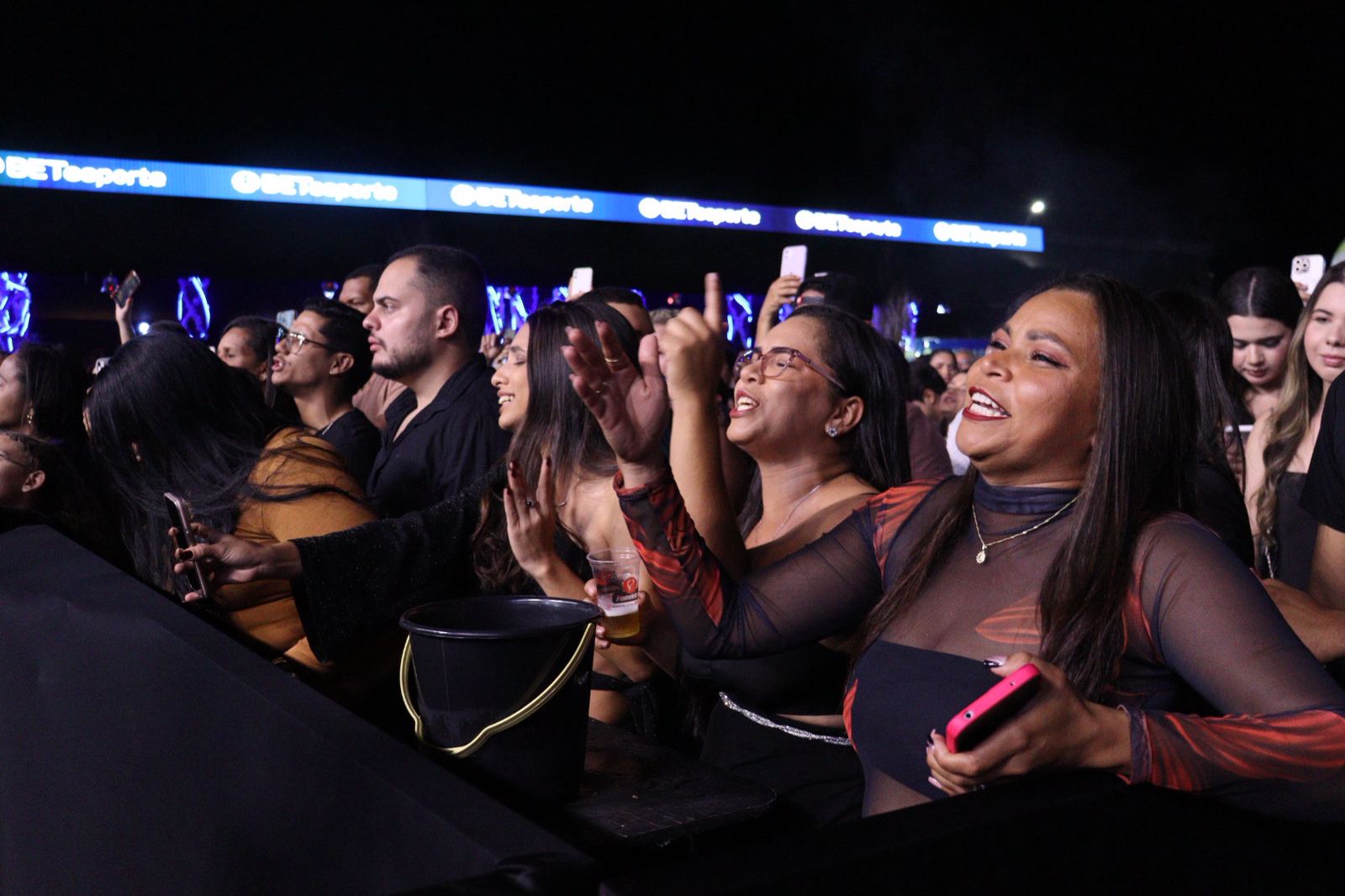 Jovens e adolescente tomaram conta da 2ª noite da Festa de Setembro