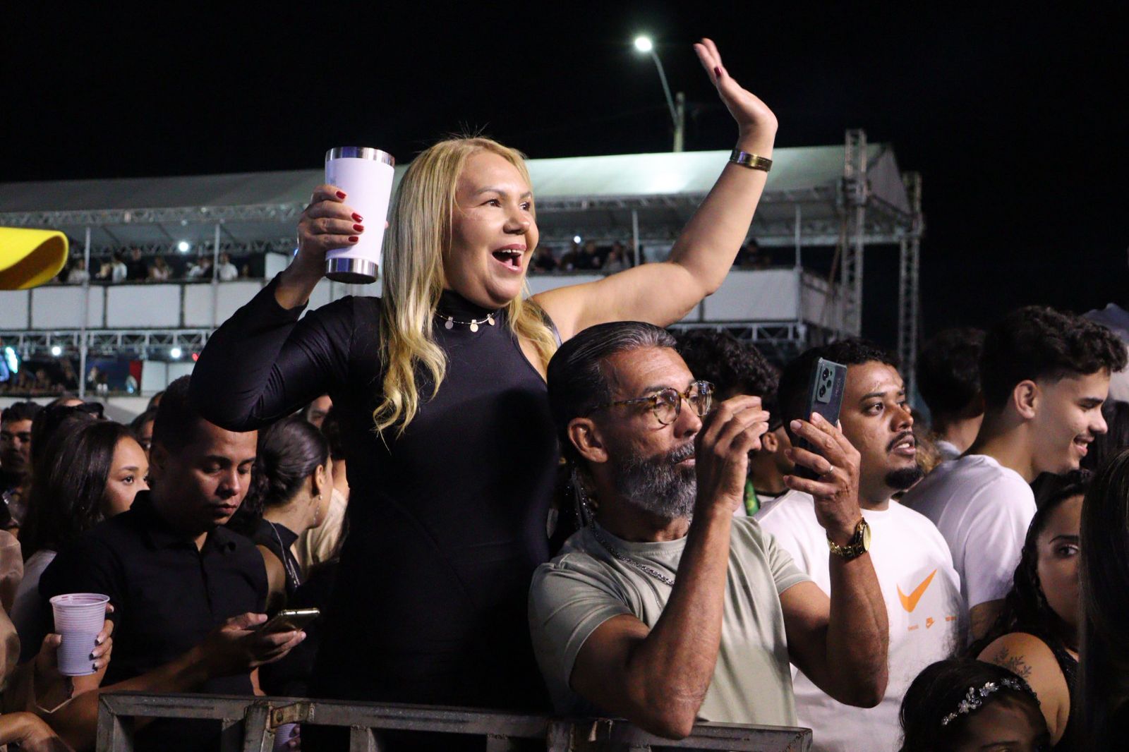 Jovens e adolescente tomaram conta da 2ª noite da Festa de Setembro