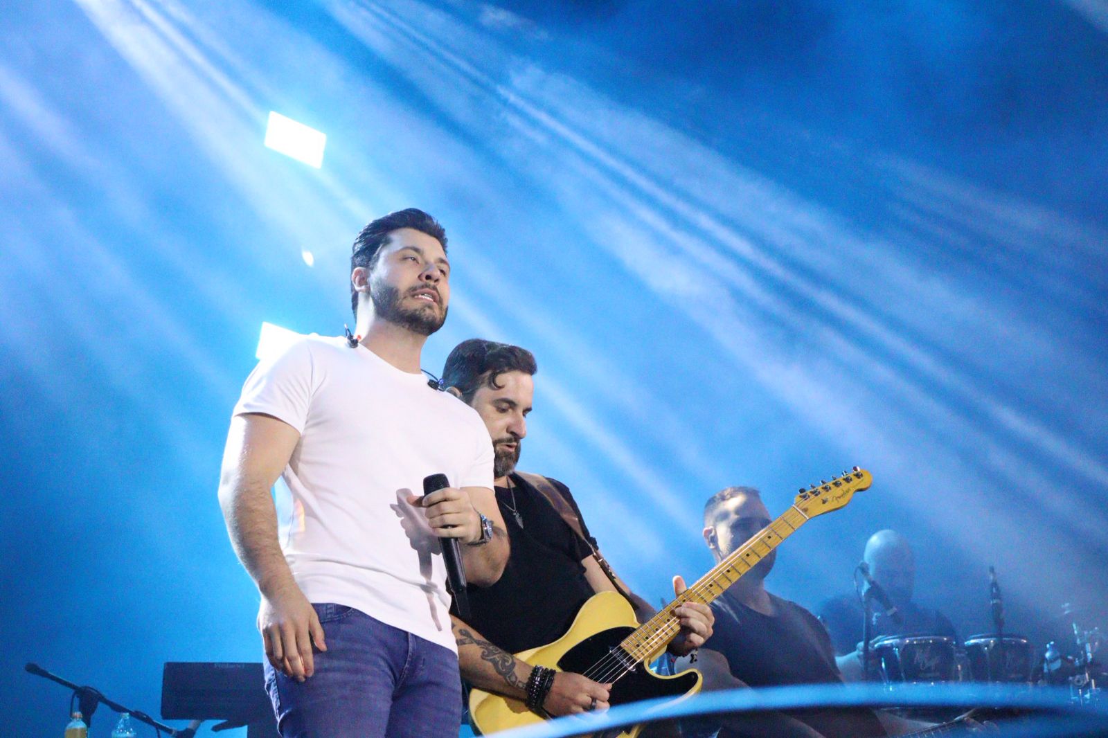 Murilo Huff, Jotavê e Felipe Amorim atraem multidão de jovens na 2ª noite