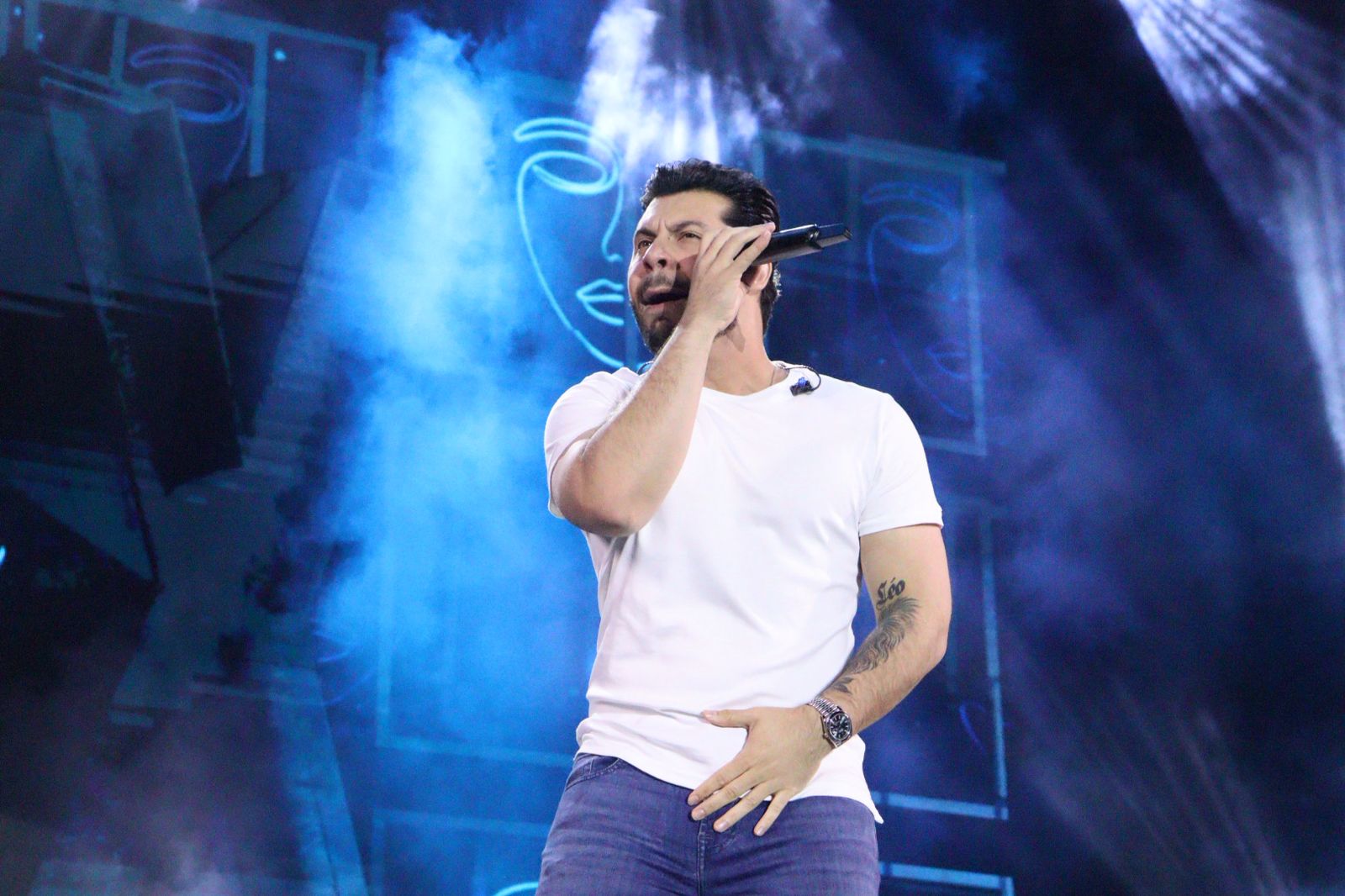 Murilo Huff, Jotavê e Felipe Amorim atraem multidão de jovens na 2ª noite