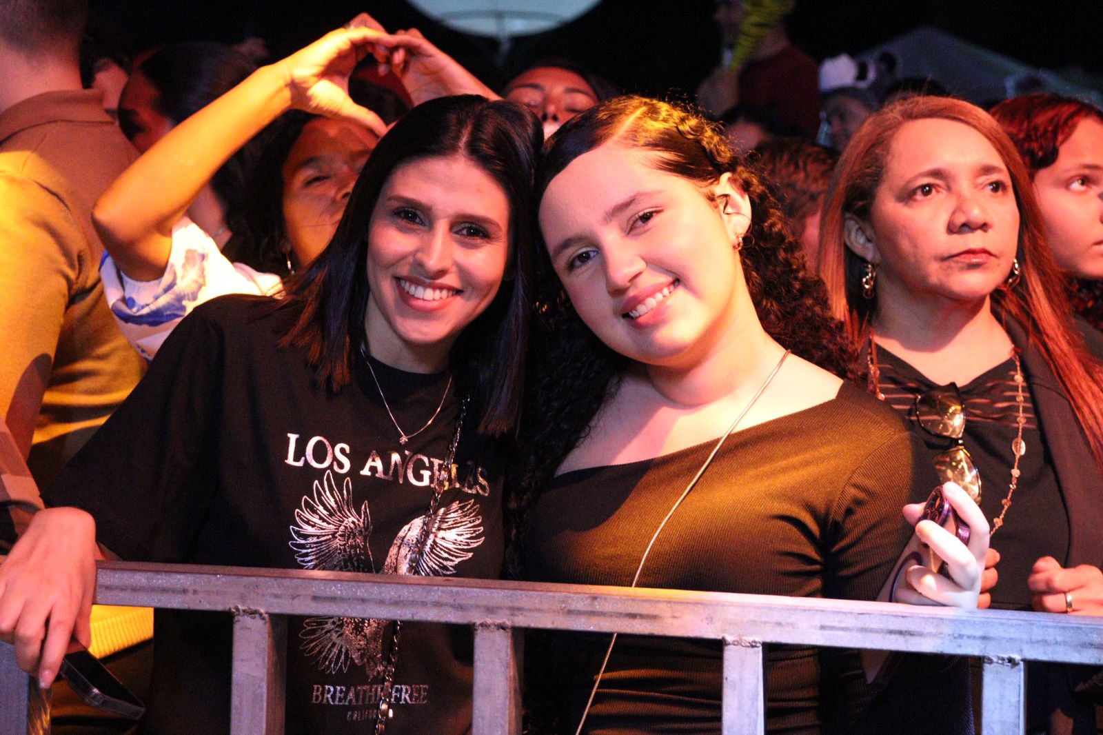 Jovens e adolescente tomaram conta da 2ª noite da Festa de Setembro