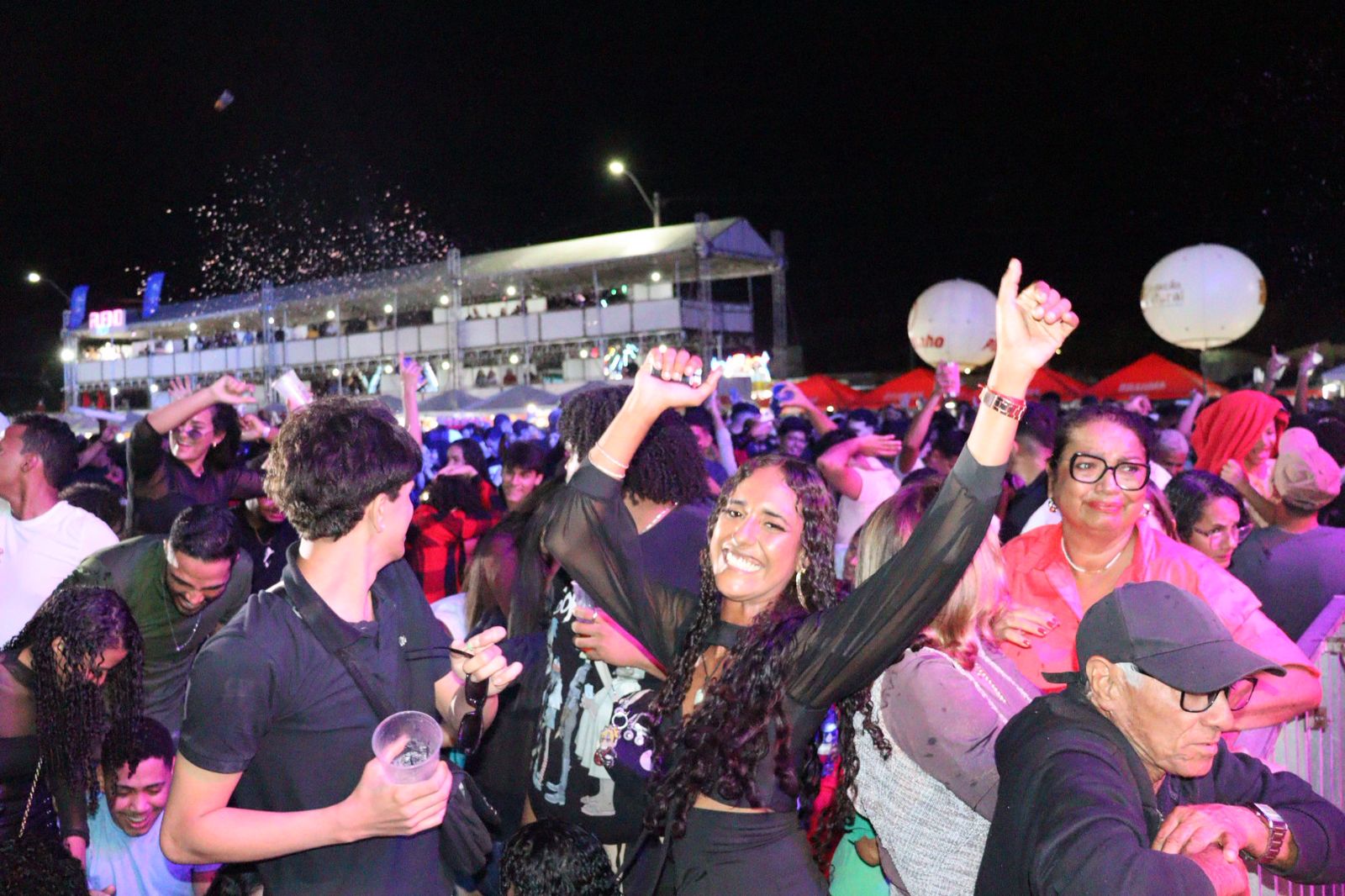 Jovens e adolescente tomaram conta da 2ª noite da Festa de Setembro