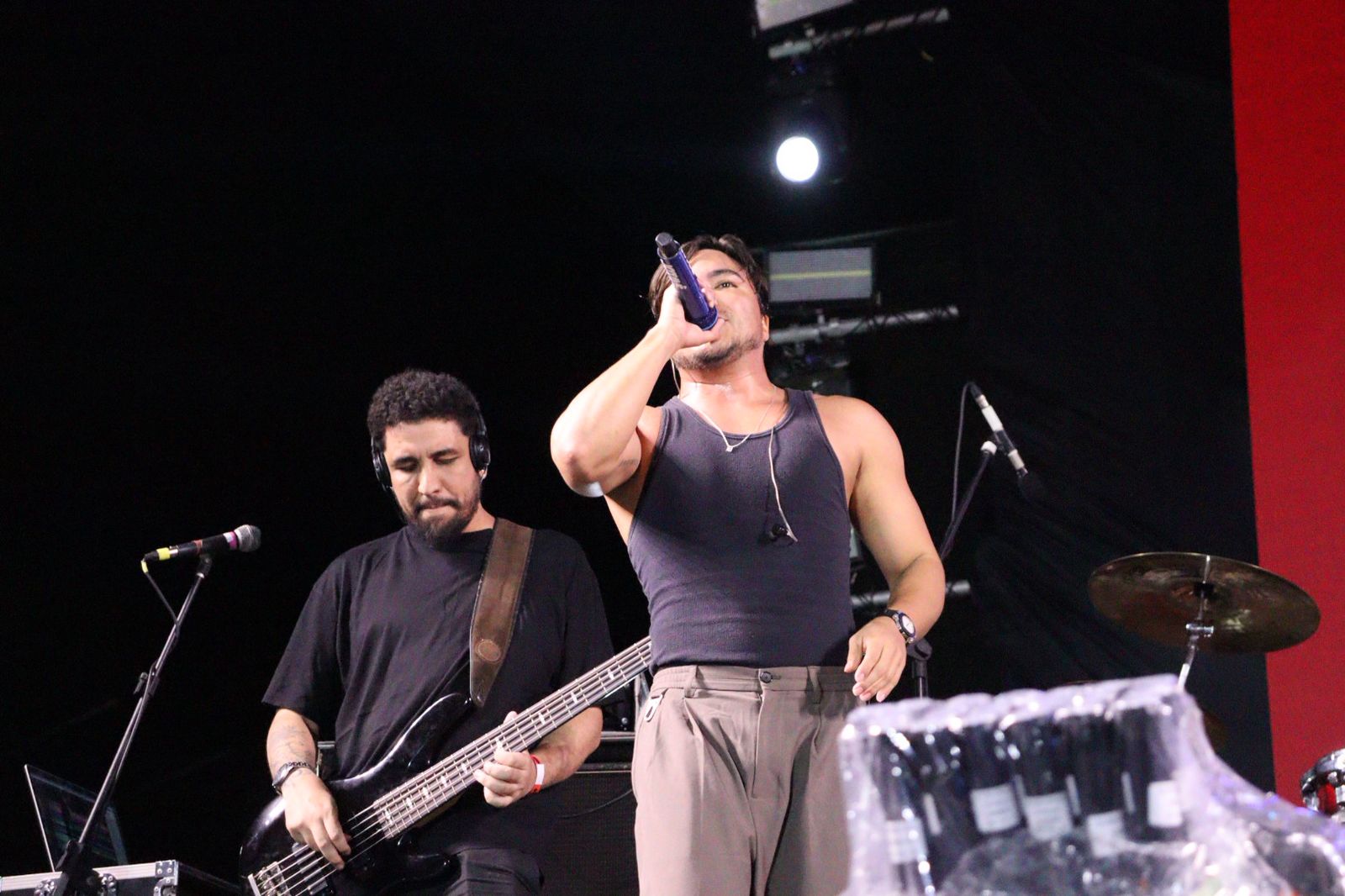 Murilo Huff, Jotavê e Felipe Amorim atraem multidão de jovens na 2ª noite