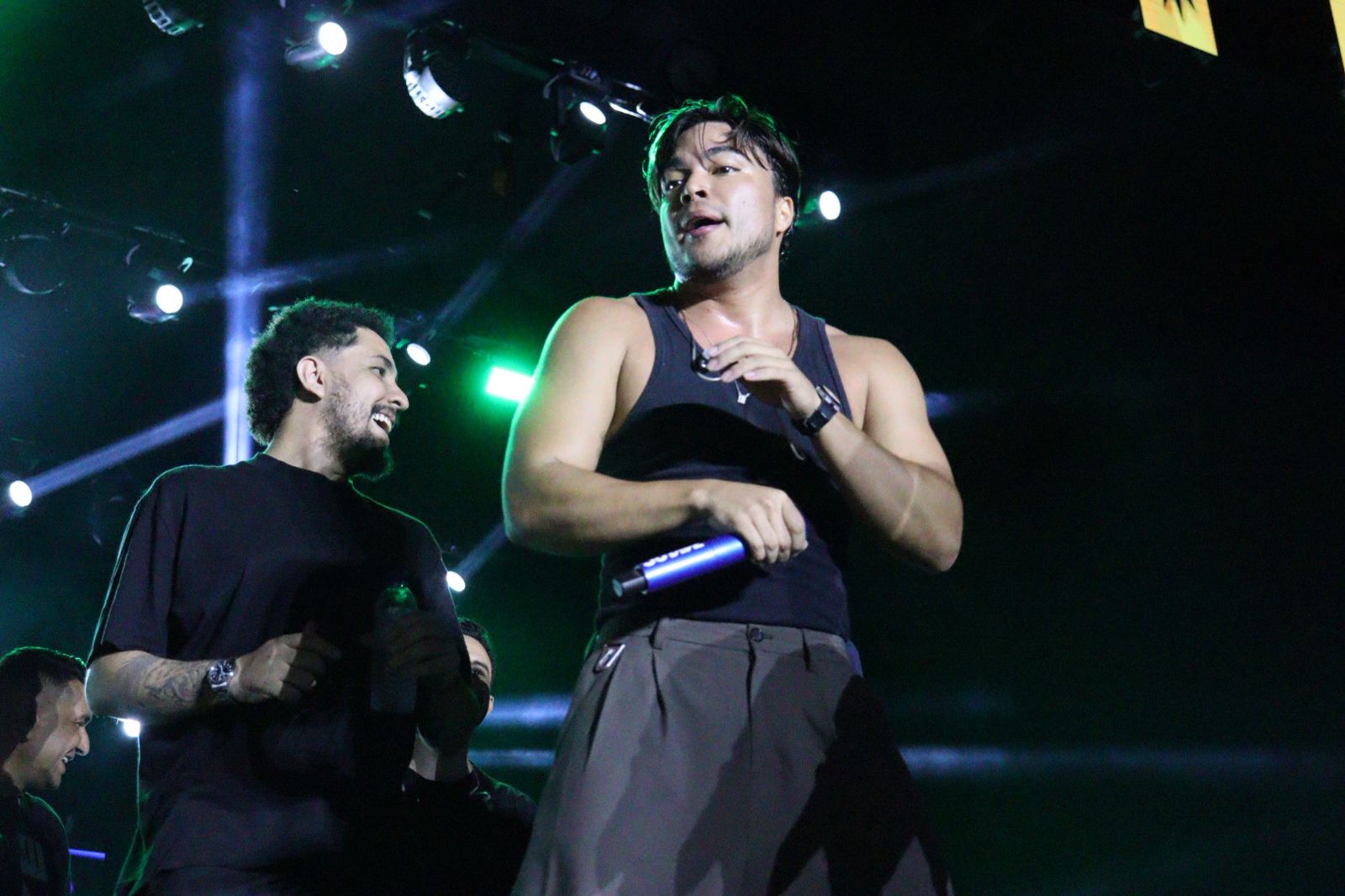 Murilo Huff, Jotavê e Felipe Amorim atraem multidão de jovens na 2ª noite