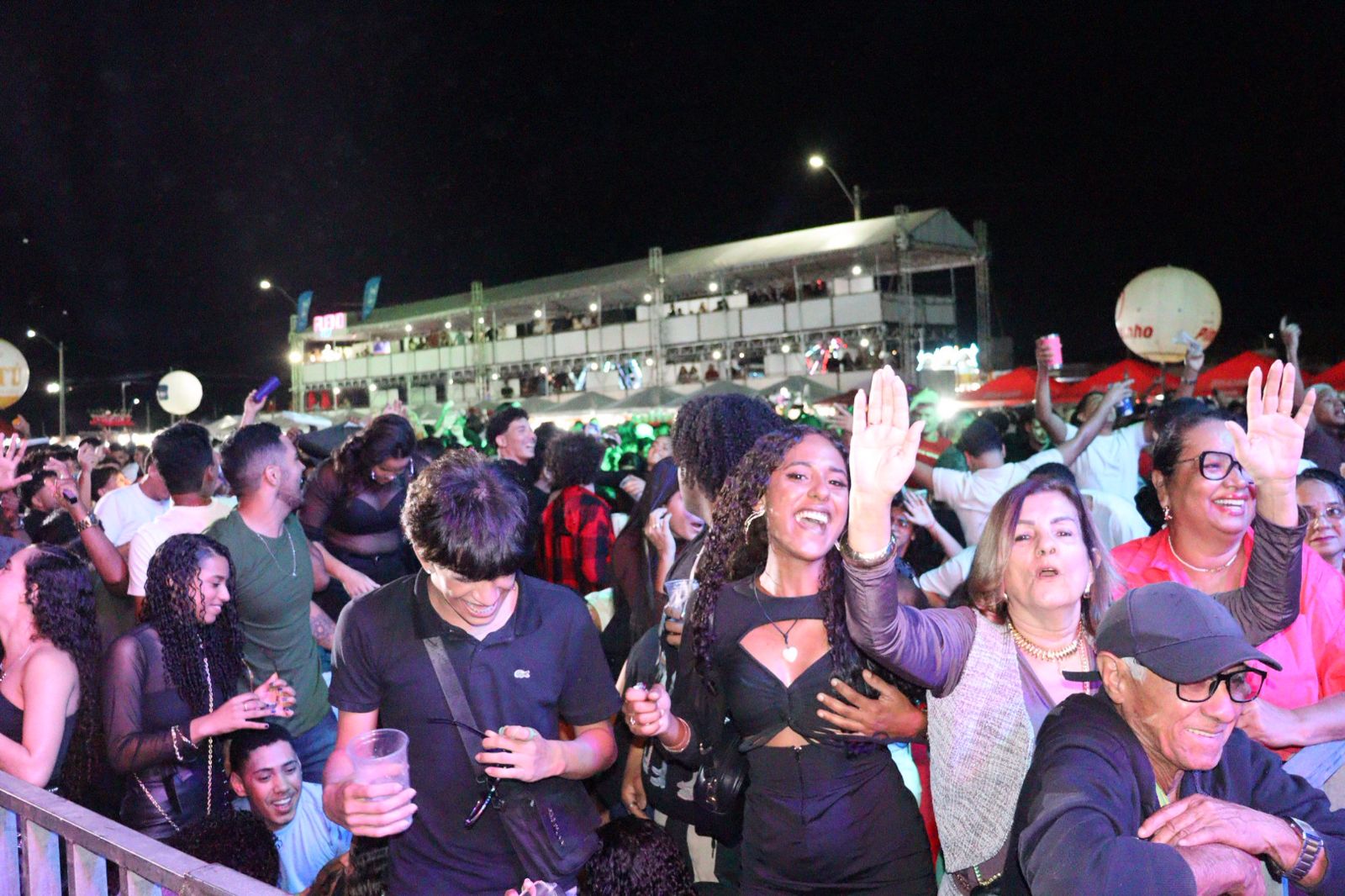 Jovens e adolescente tomaram conta da 2ª noite da Festa de Setembro