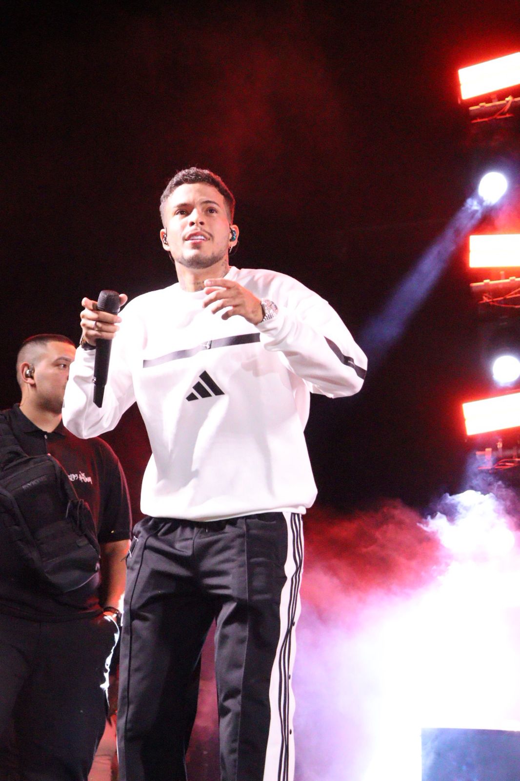 Murilo Huff, Jotavê e Felipe Amorim atraem multidão de jovens na 2ª noite