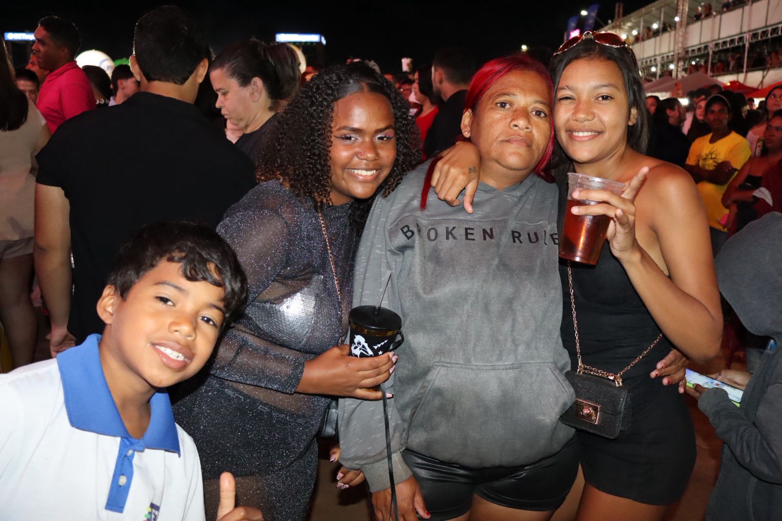 Jovens e adolescente tomaram conta da 2ª noite da Festa de Setembro