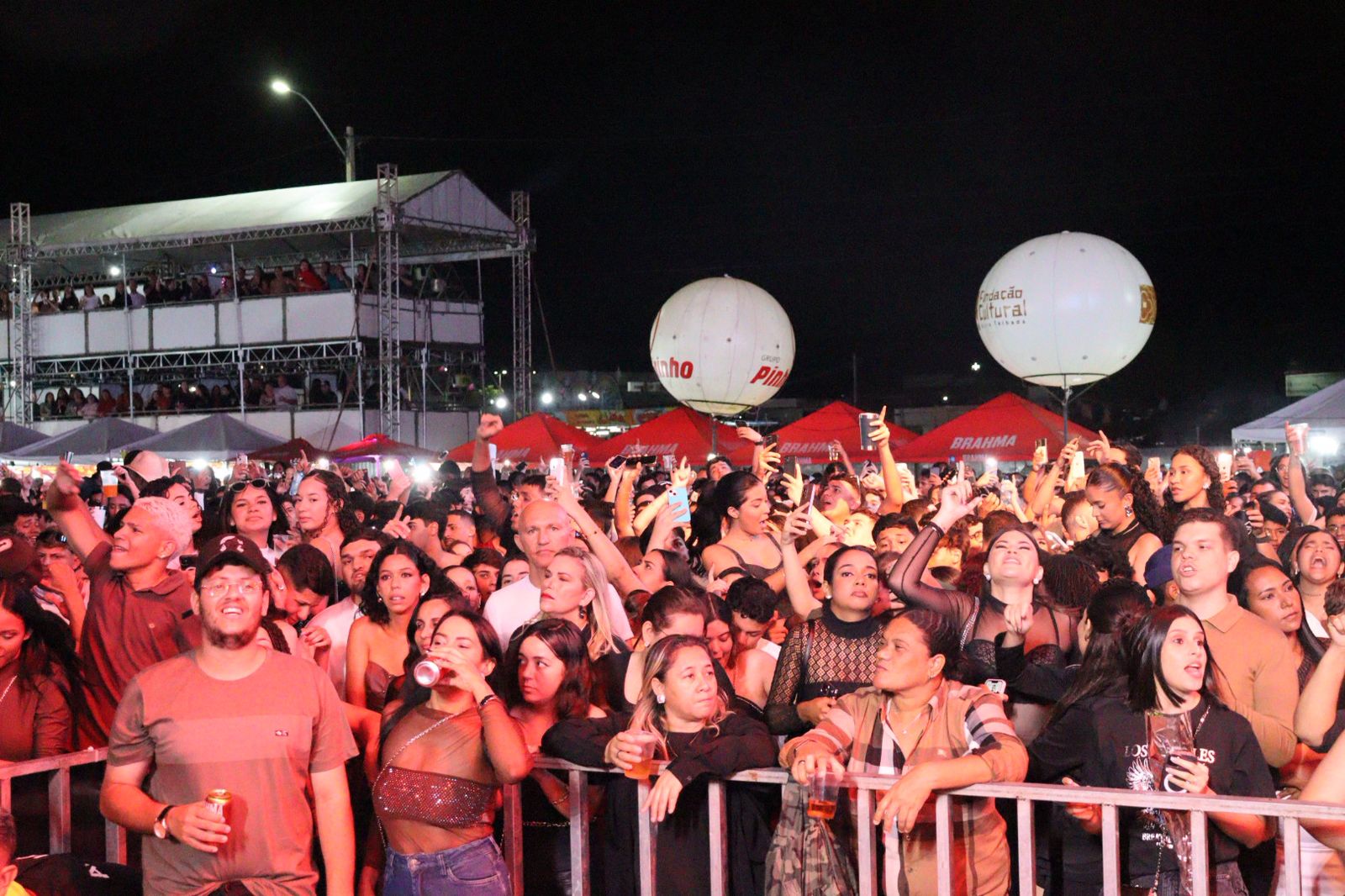 Jovens e adolescente tomaram conta da 2ª noite da Festa de Setembro