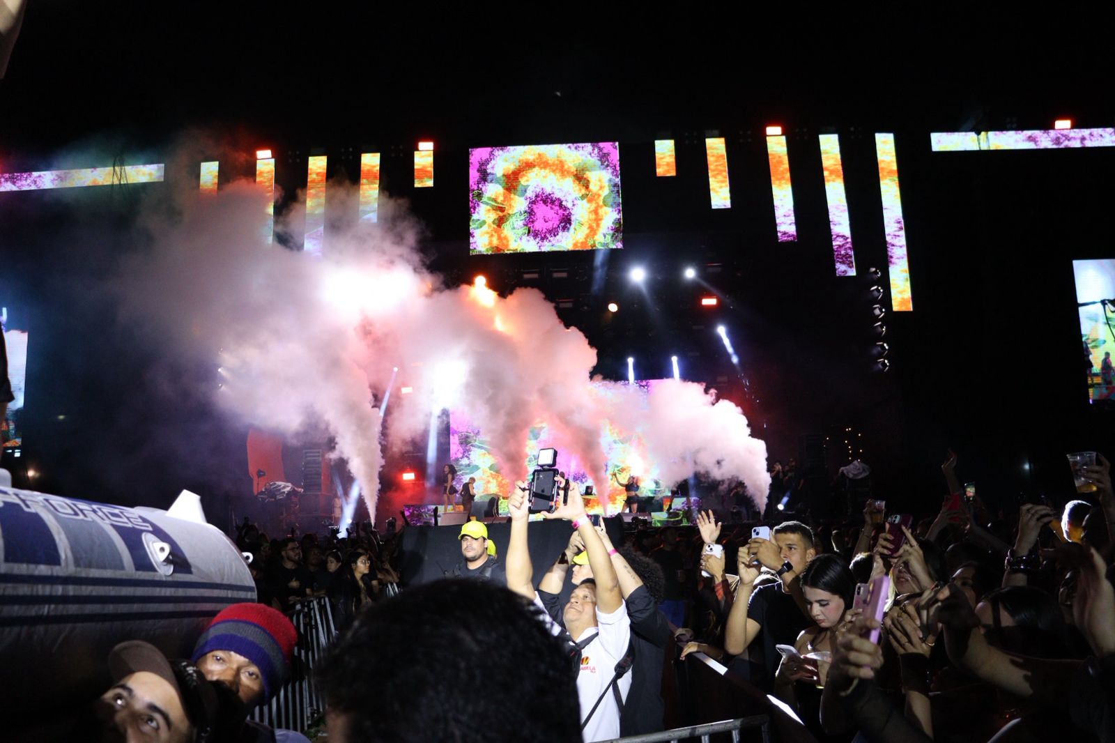 Murilo Huff, Jotavê e Felipe Amorim atraem multidão de jovens na 2ª noite