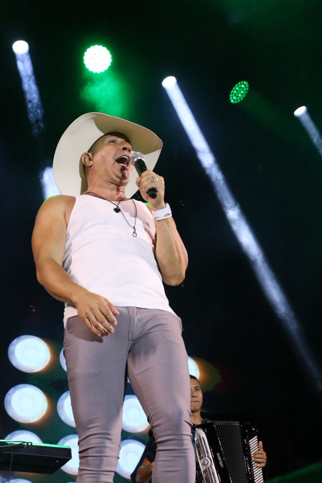 Shows de Simone Mendes e Rai Saia Rodada impressionam na 3ª noite