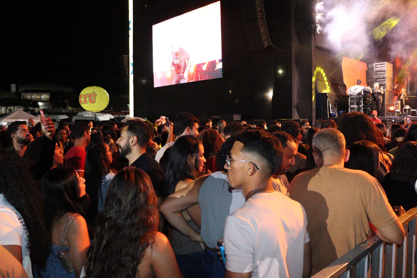 Shows de Simone Mendes e Rai Saia Rodada impressionam na 3ª noite