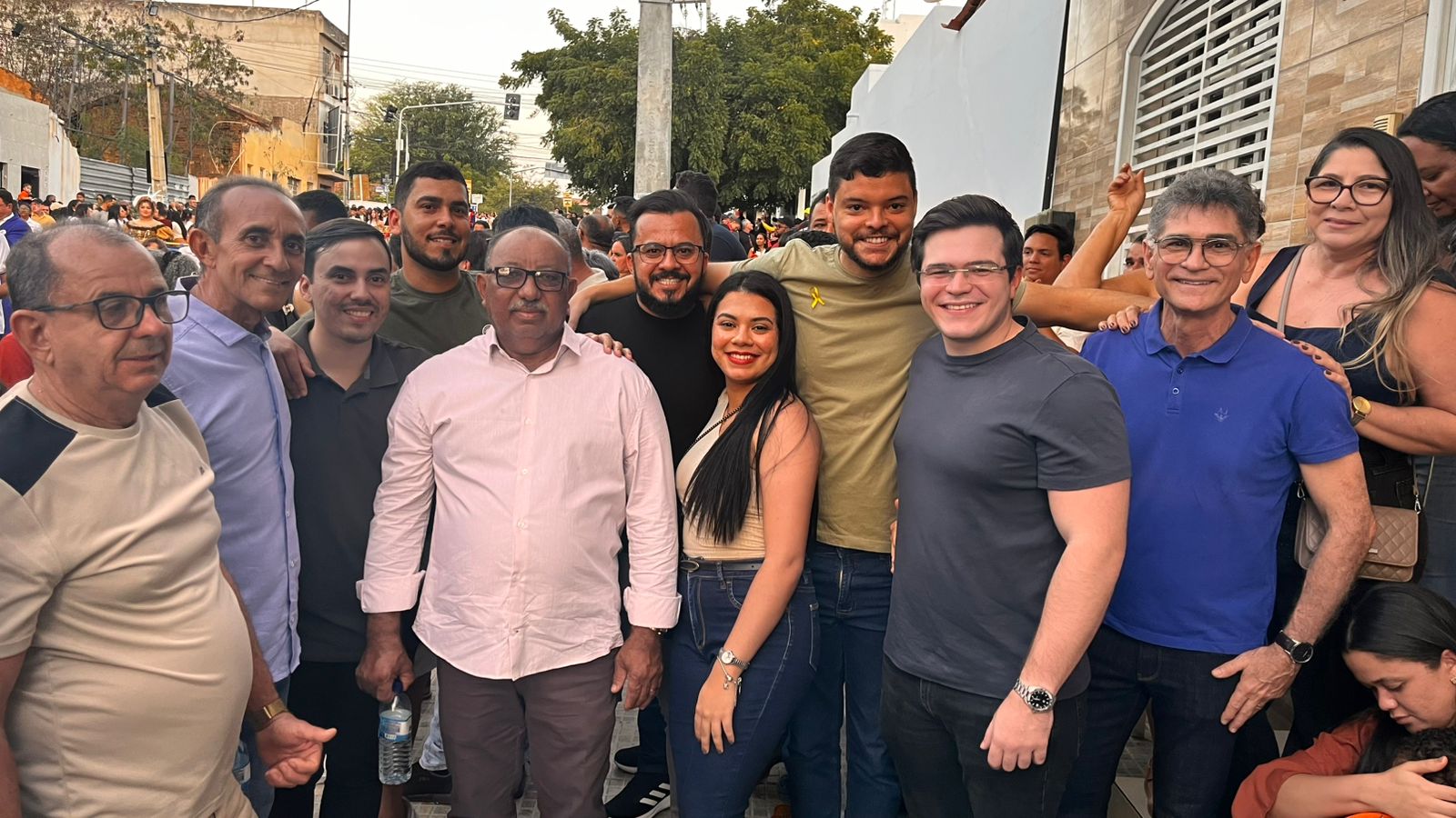 Desfile cívico em ST com homenagens às mulheres e aplausos nas ruas