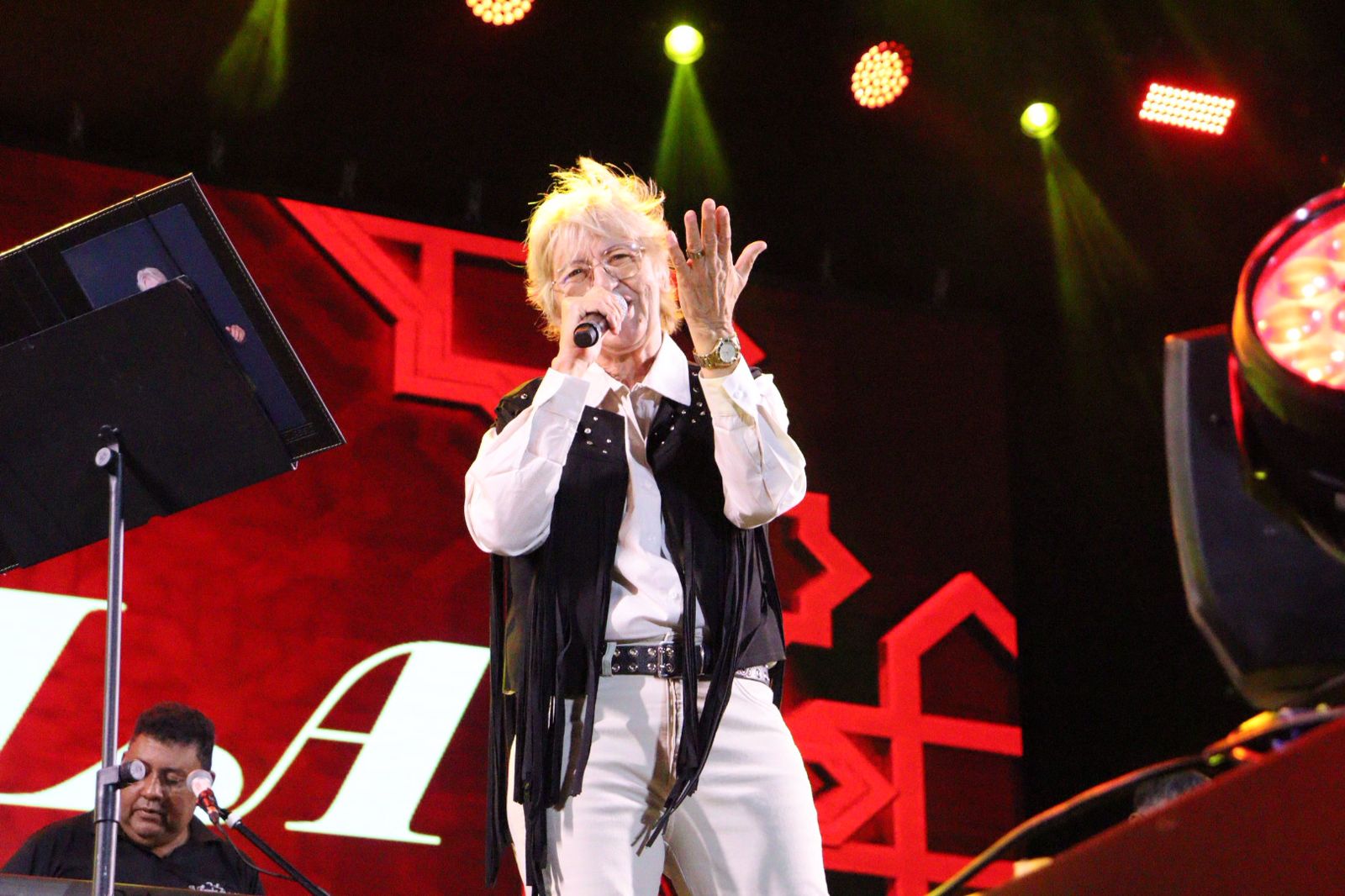 Lila, Henry Freitas, Pablo e Seu Desejo cantam para 60 mil pessoas em ST