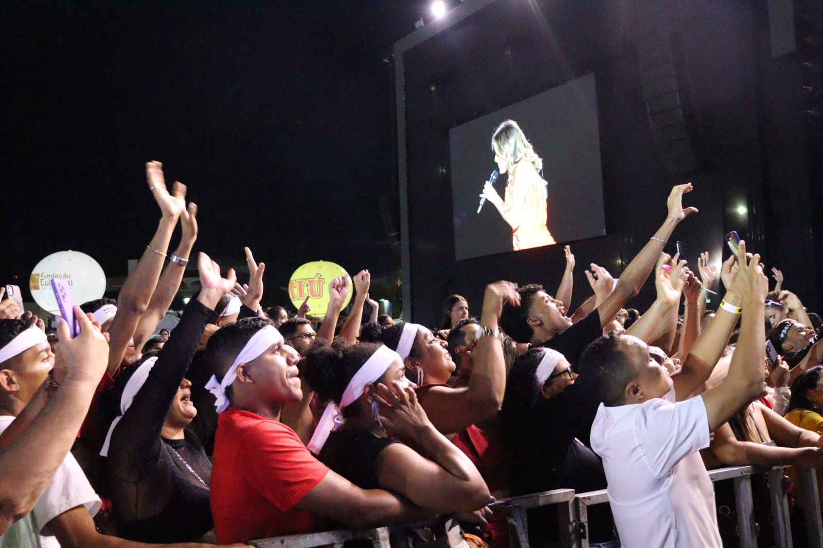 Lila, Henry Freitas, Pablo e Seu Desejo cantam para 60 mil pessoas em ST