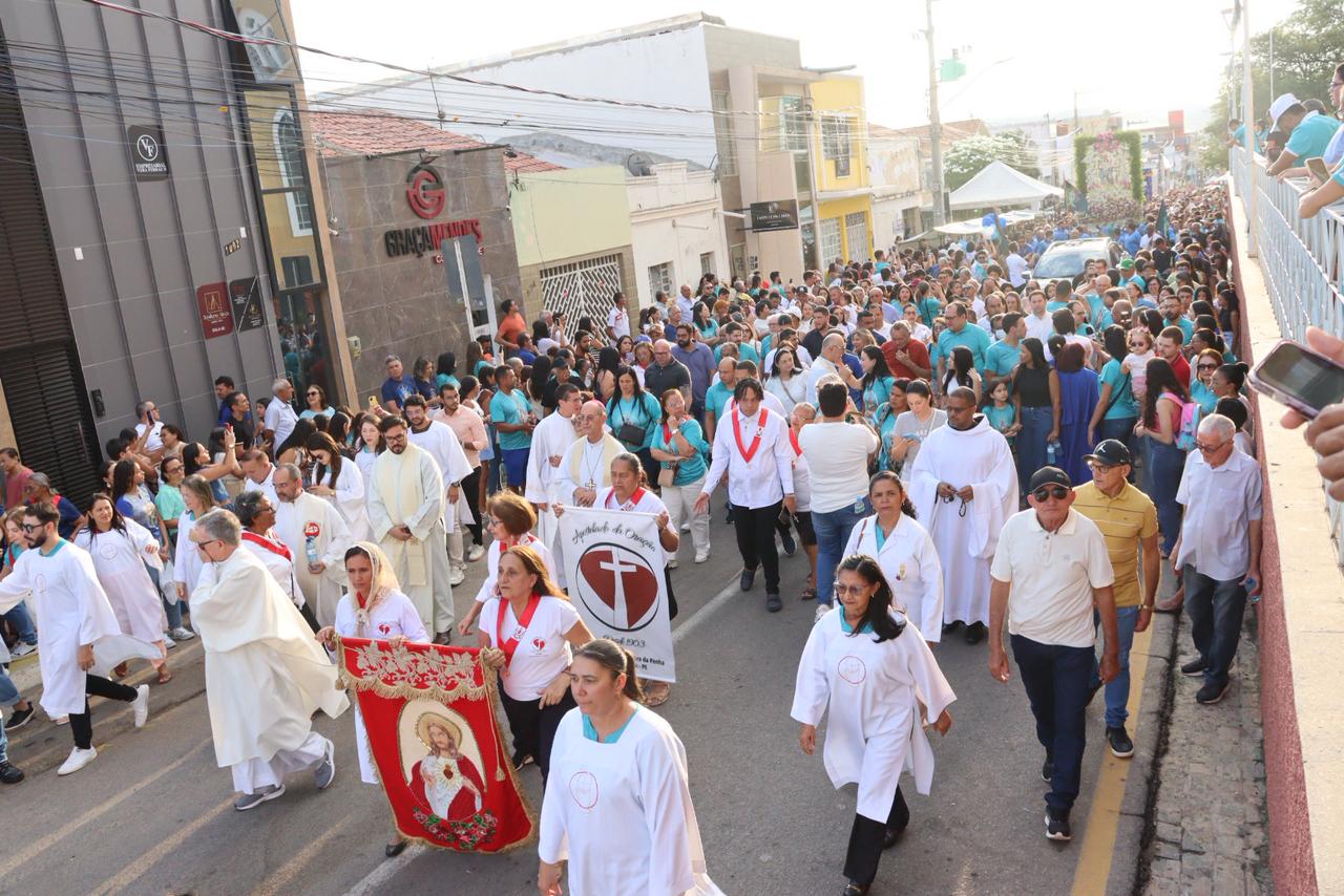 Procissão da Penha reuniu milhares de devotos nas ruas de Serra Talhada