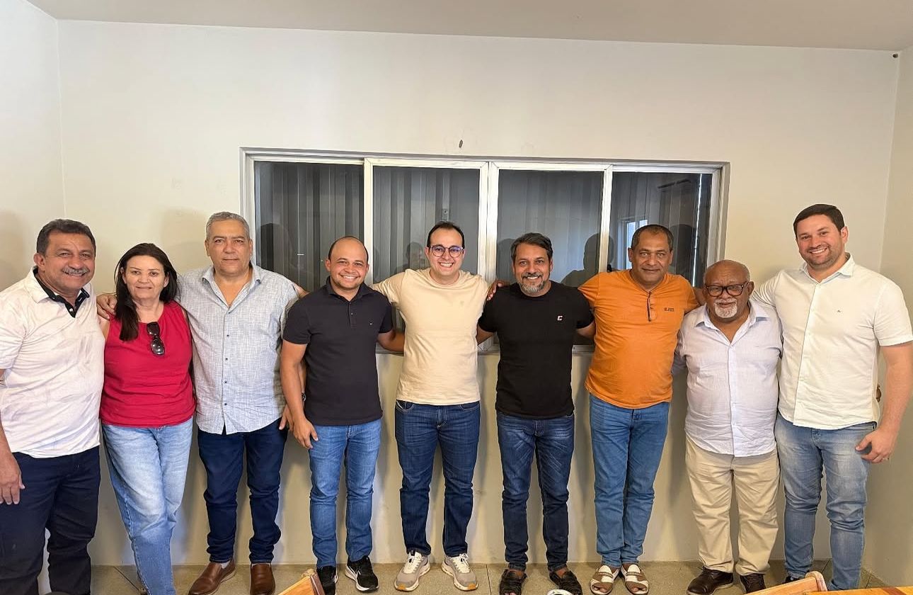 Sem dialogar com Sebá, Breno recebe apoio de vereadores em agenda