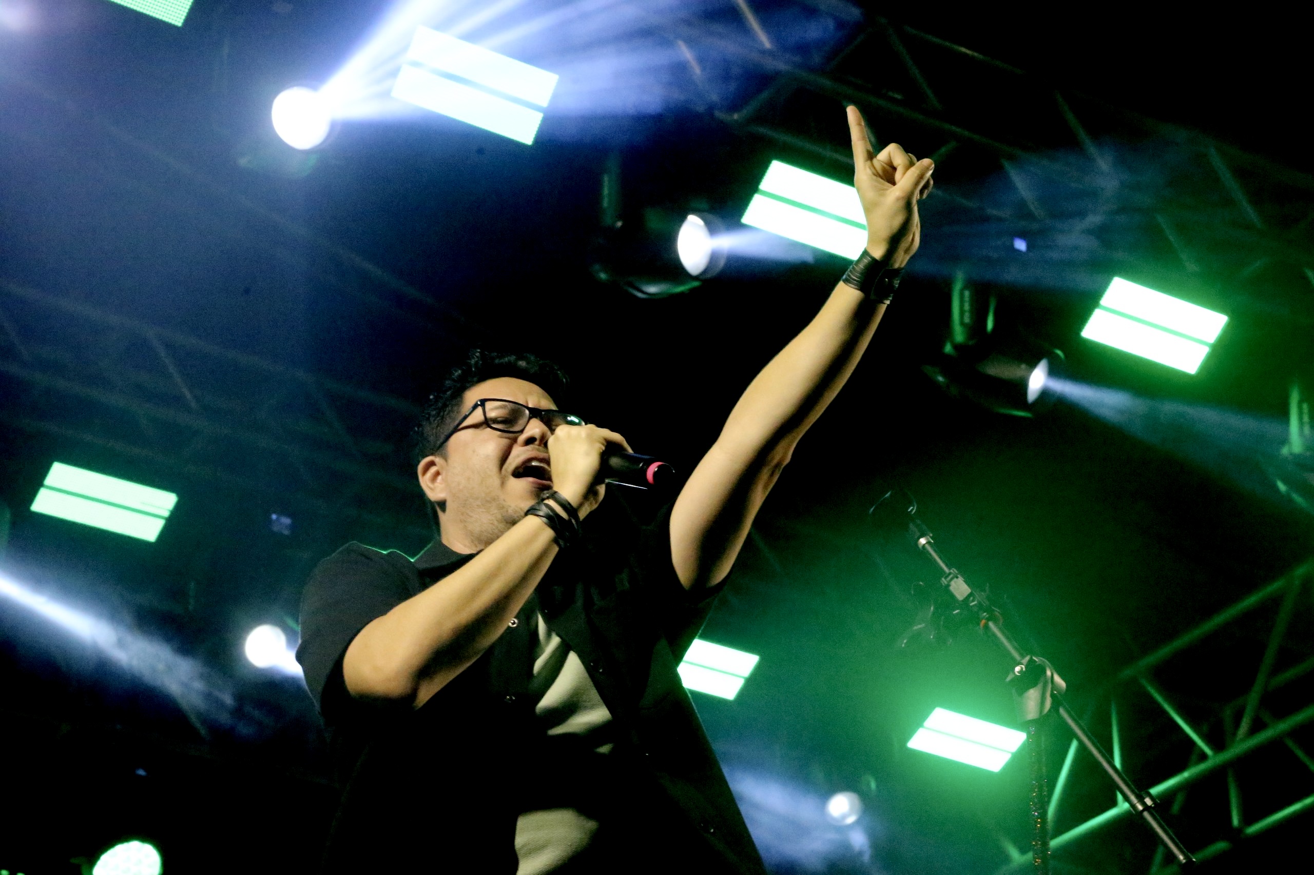 Noite de rock agitou a praça Sérgio Magalhães; e já estamos ao vivo!