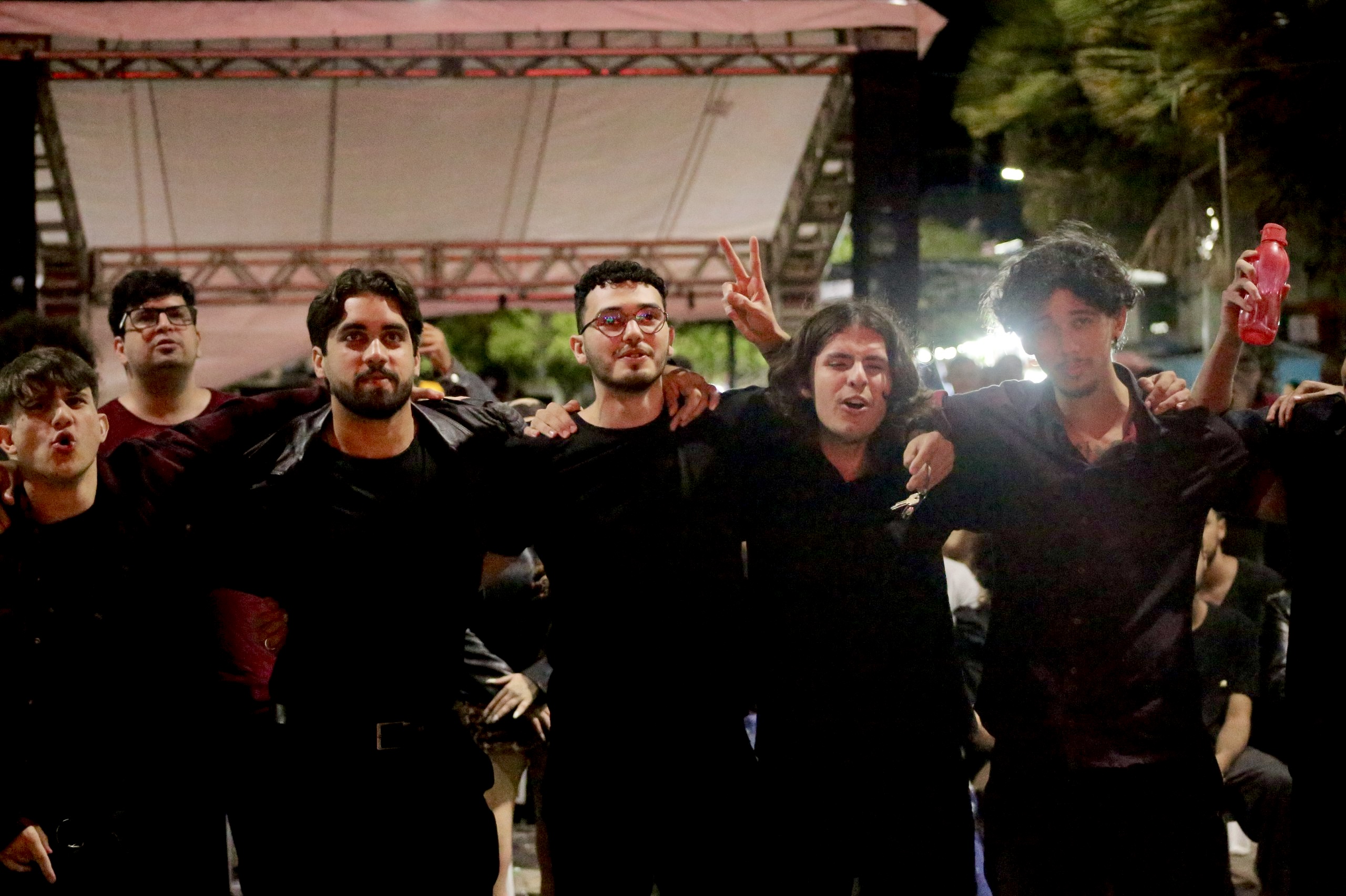 Noite de rock agitou a praça Sérgio Magalhães; e já estamos ao vivo!