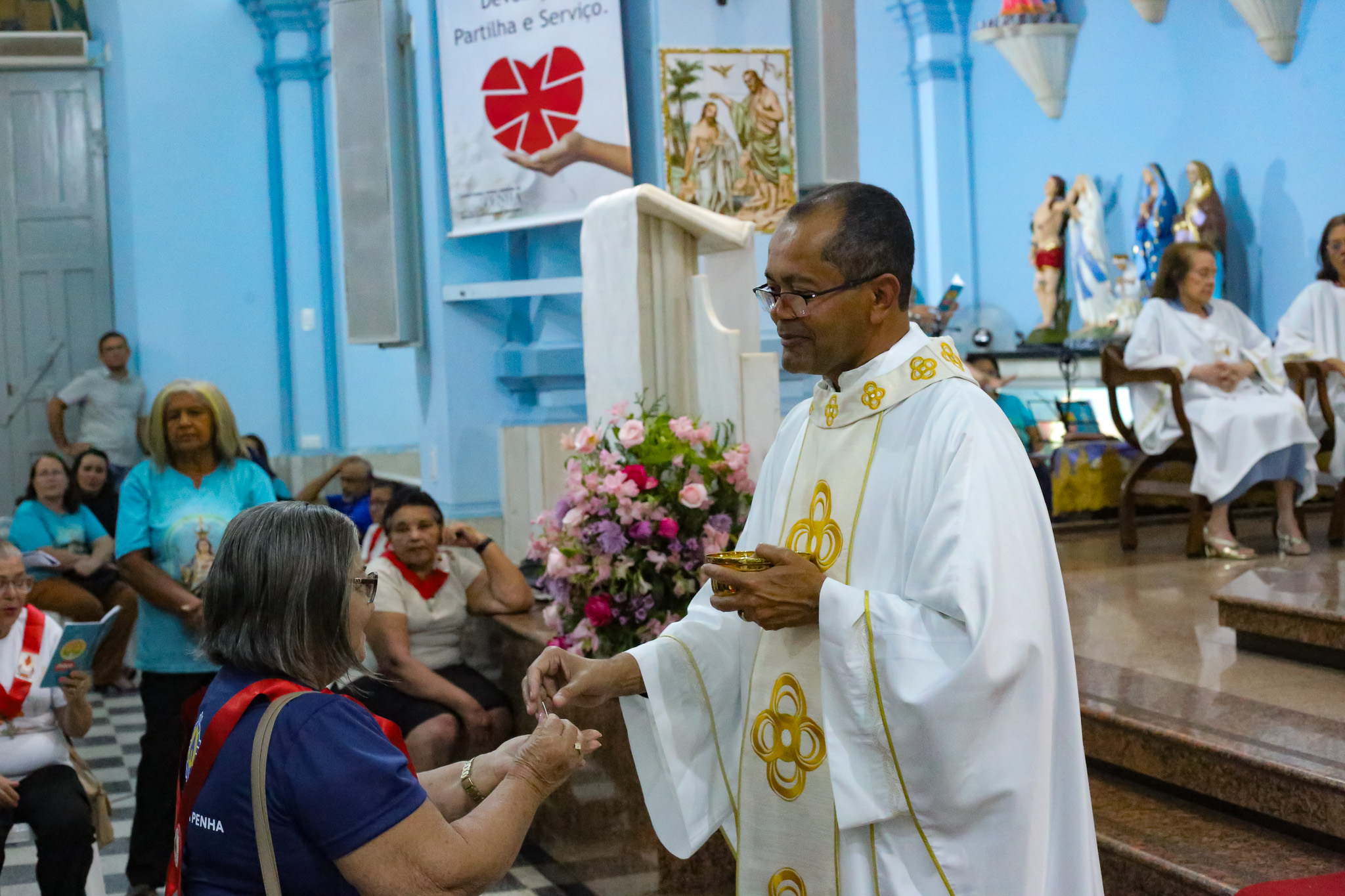 Assista agora à 10ª noite de novena na Matriz da Penha e show de Pablo