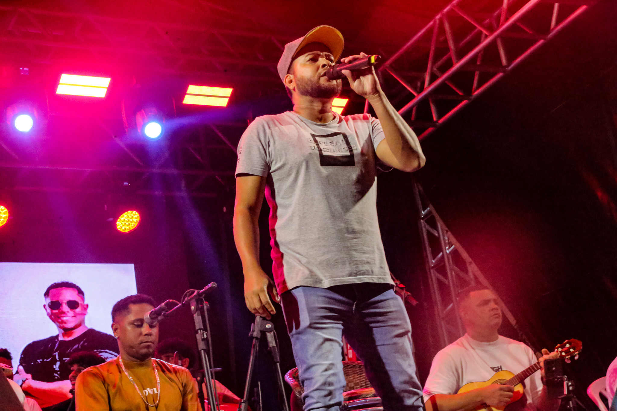 Samba, pagode e xaxado foram atrações na 9ª noite da Festa da Penha