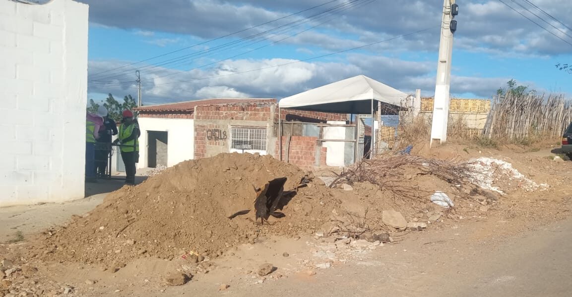 Moradores pedem a liberação de rua pavimentada no bairro Vila Bela
