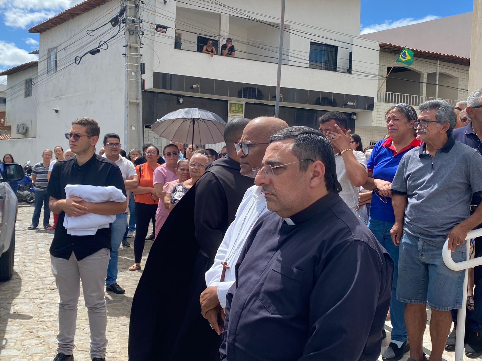 Emoção, lágrimas e saudade marcam velório de Padre Orlando nesta 3ª