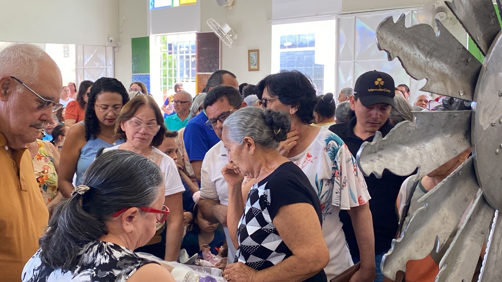 Emoção, lágrimas e saudade marcam velório de Padre Orlando nesta 3ª