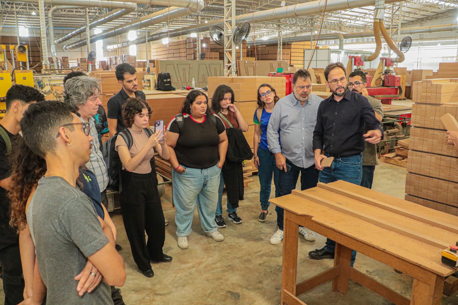 Projeto da UFPE visita Afogados e conhece produção de móveis