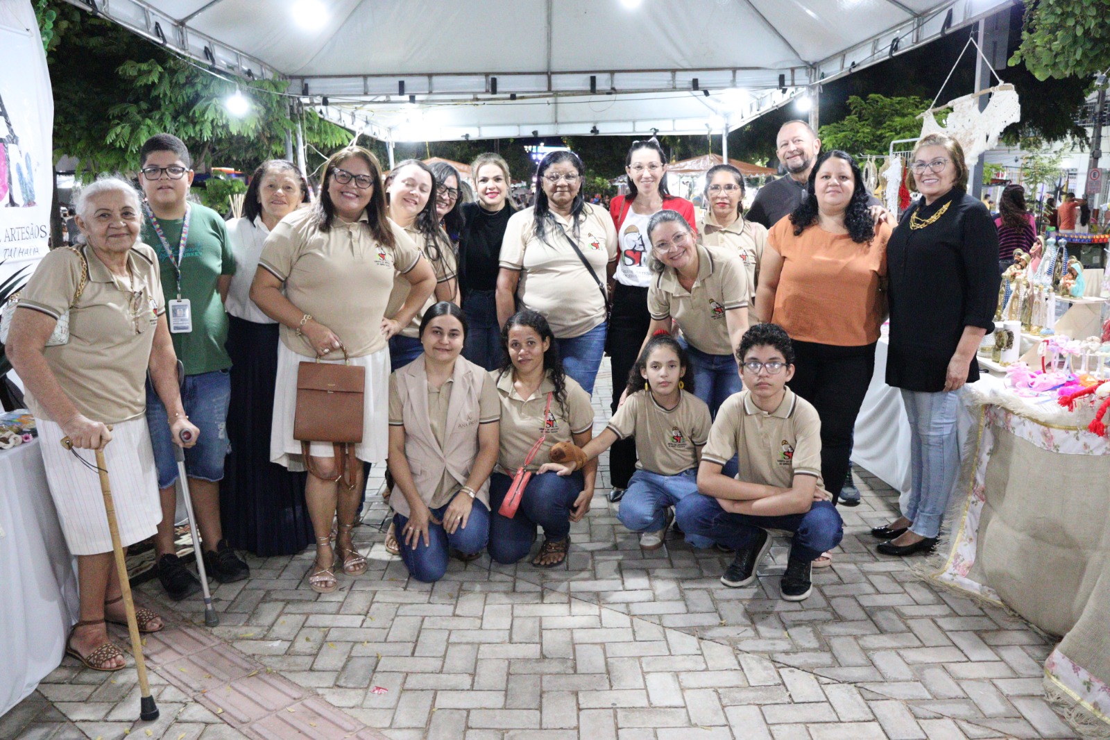 Voluntários da Penha e pequenos comerciantes otimistas com as vendas