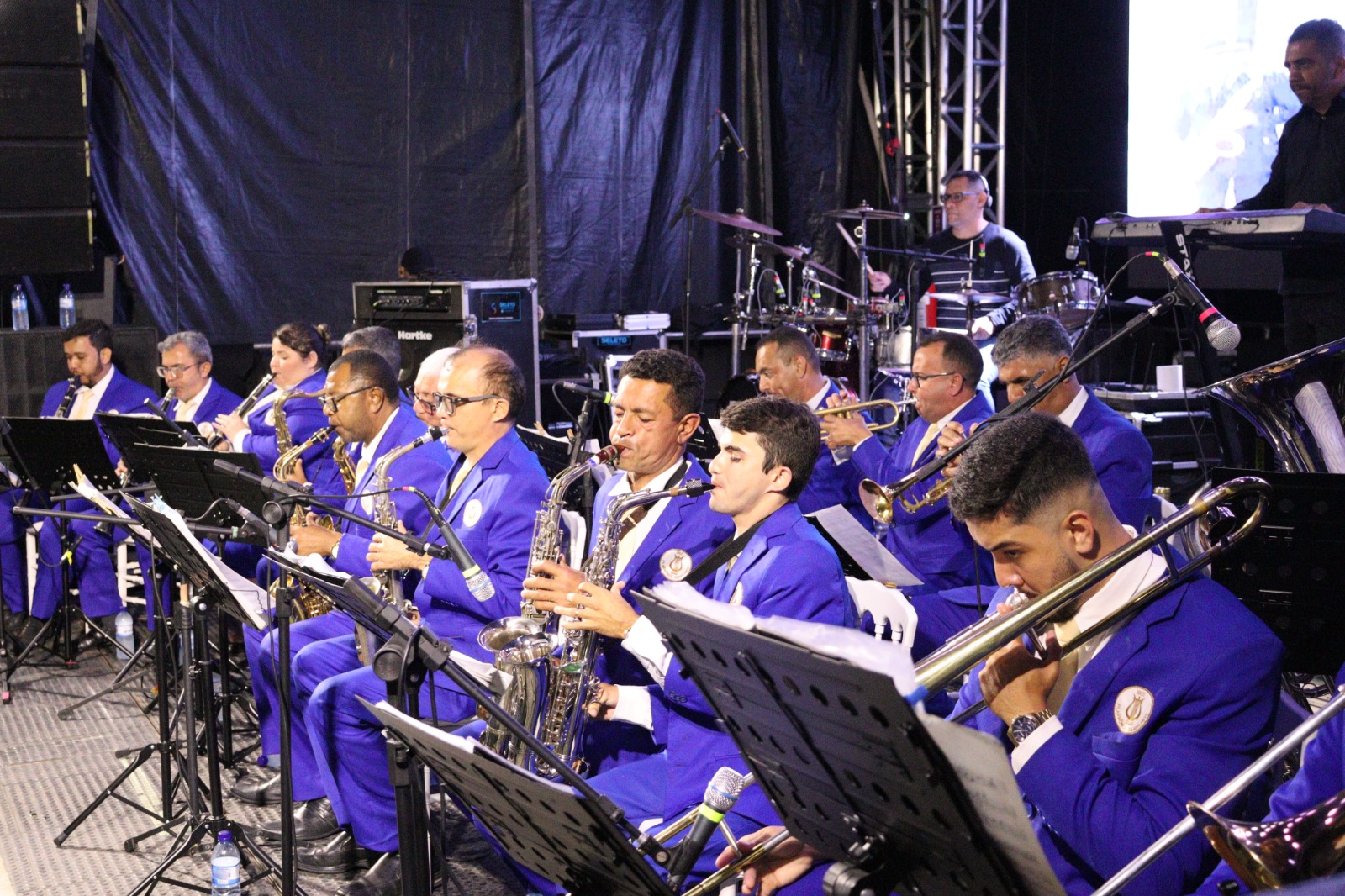 Filarmônica dá show; Wilton Belo e Kelly Freitas também brilharam