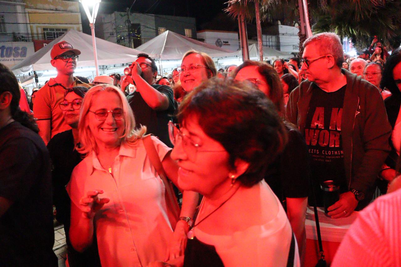 Labaredas incendiou a Praça e polo nacional abre hoje com Léo Santana