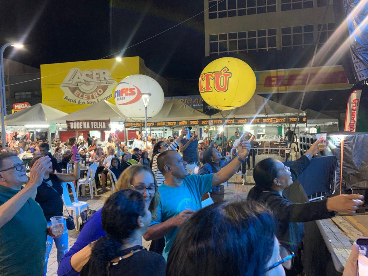 Com matriz lotada, fiéis expressam fé a Padroeira de Serra Talhada