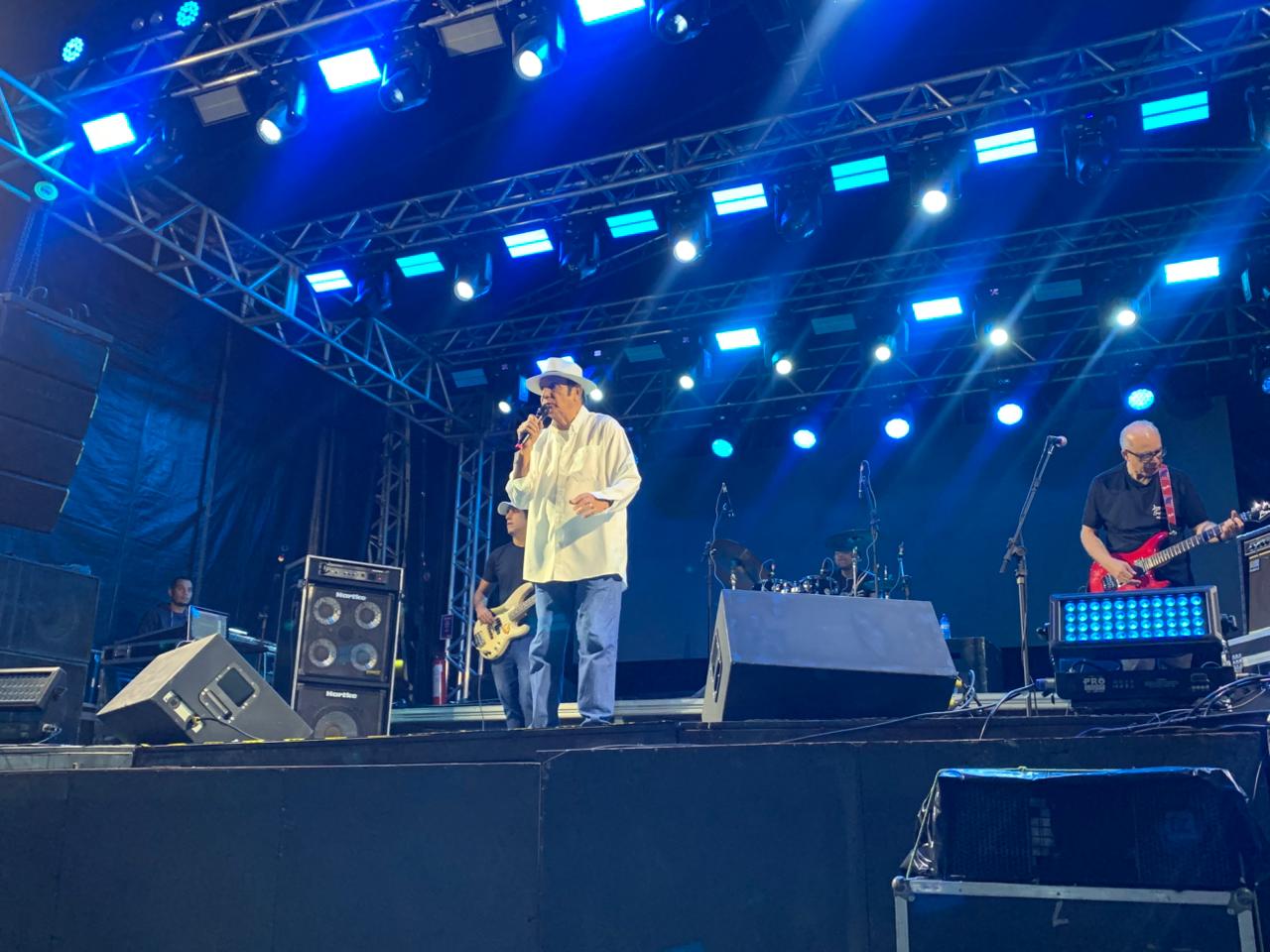 Com matriz lotada, fiéis expressam fé a Padroeira de Serra Talhada