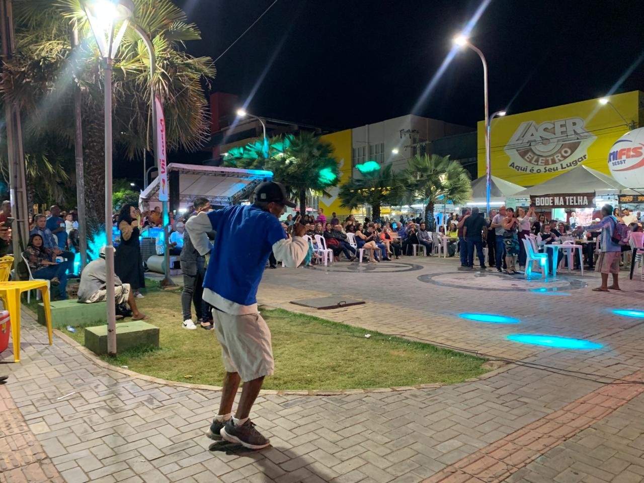 Com matriz lotada, fiéis expressam fé a Padroeira de Serra Talhada