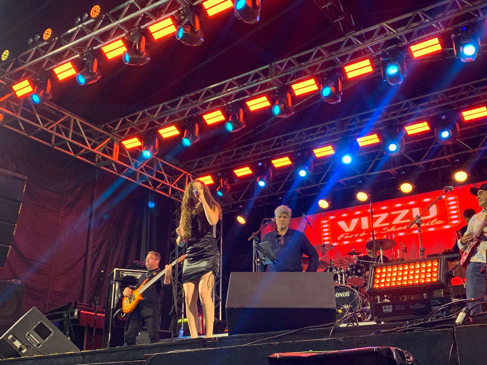 Com matriz lotada, fiéis expressam fé a Padroeira de Serra Talhada