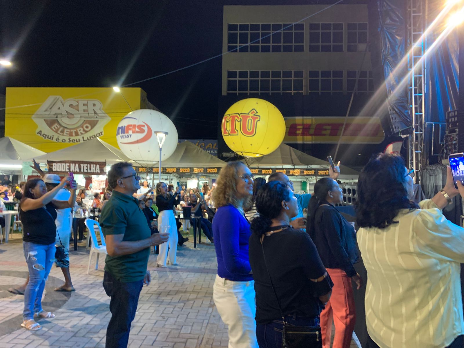 Com matriz lotada, fiéis expressam fé a Padroeira de Serra Talhada