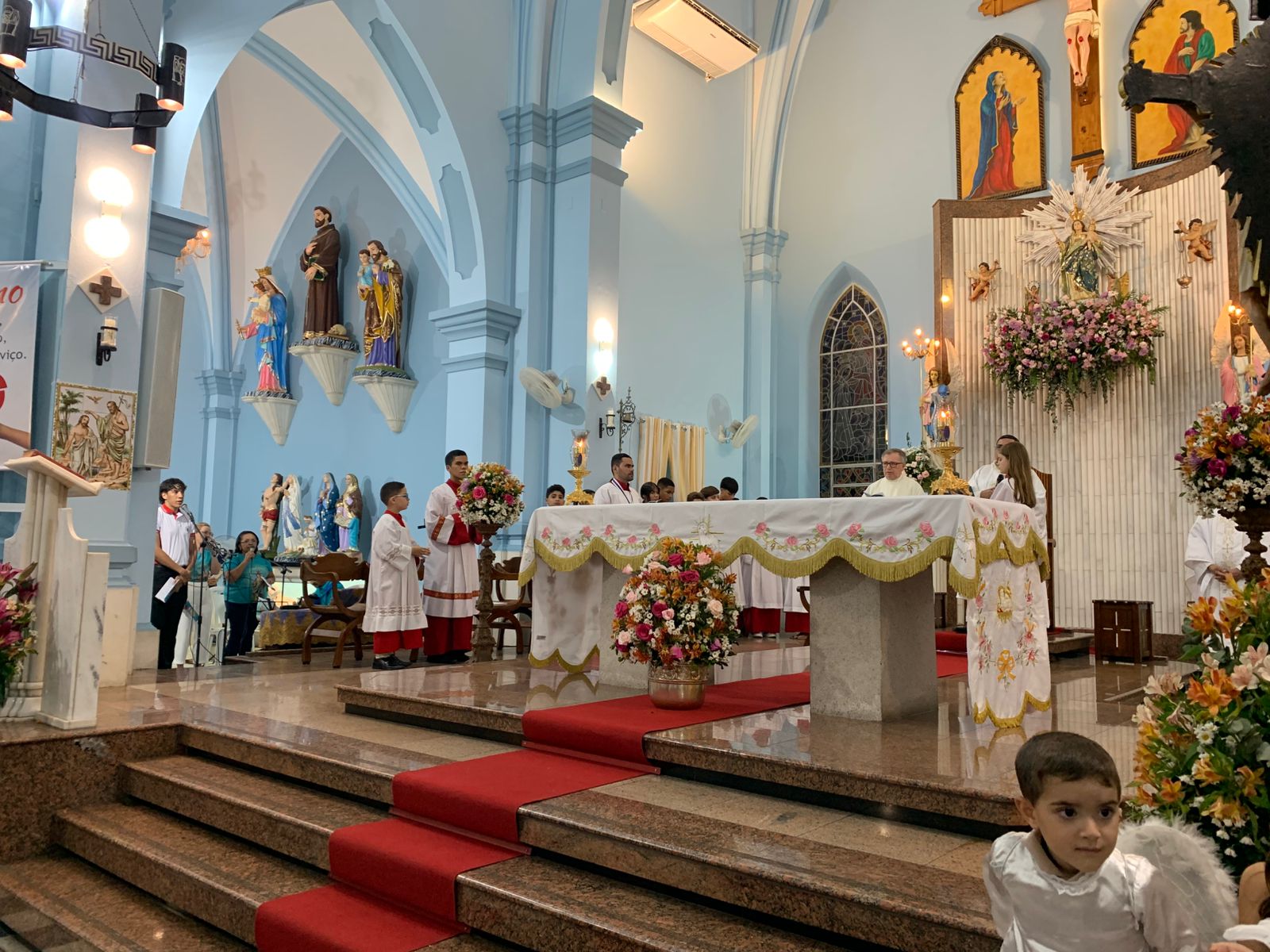 Com matriz lotada, fiéis expressam fé a Padroeira de Serra Talhada