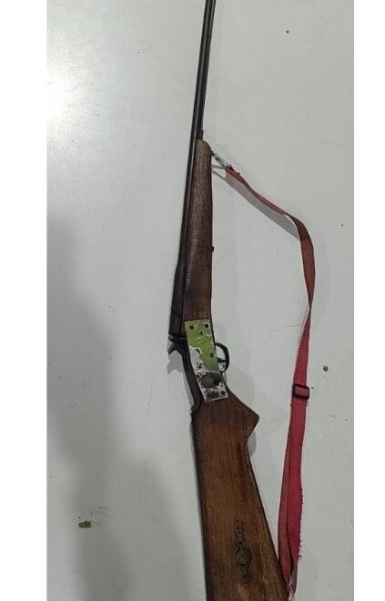 Espingarda calibre 12 é apreendida após confusão em bar de ST 1 Fotos: Divulgação PMPE