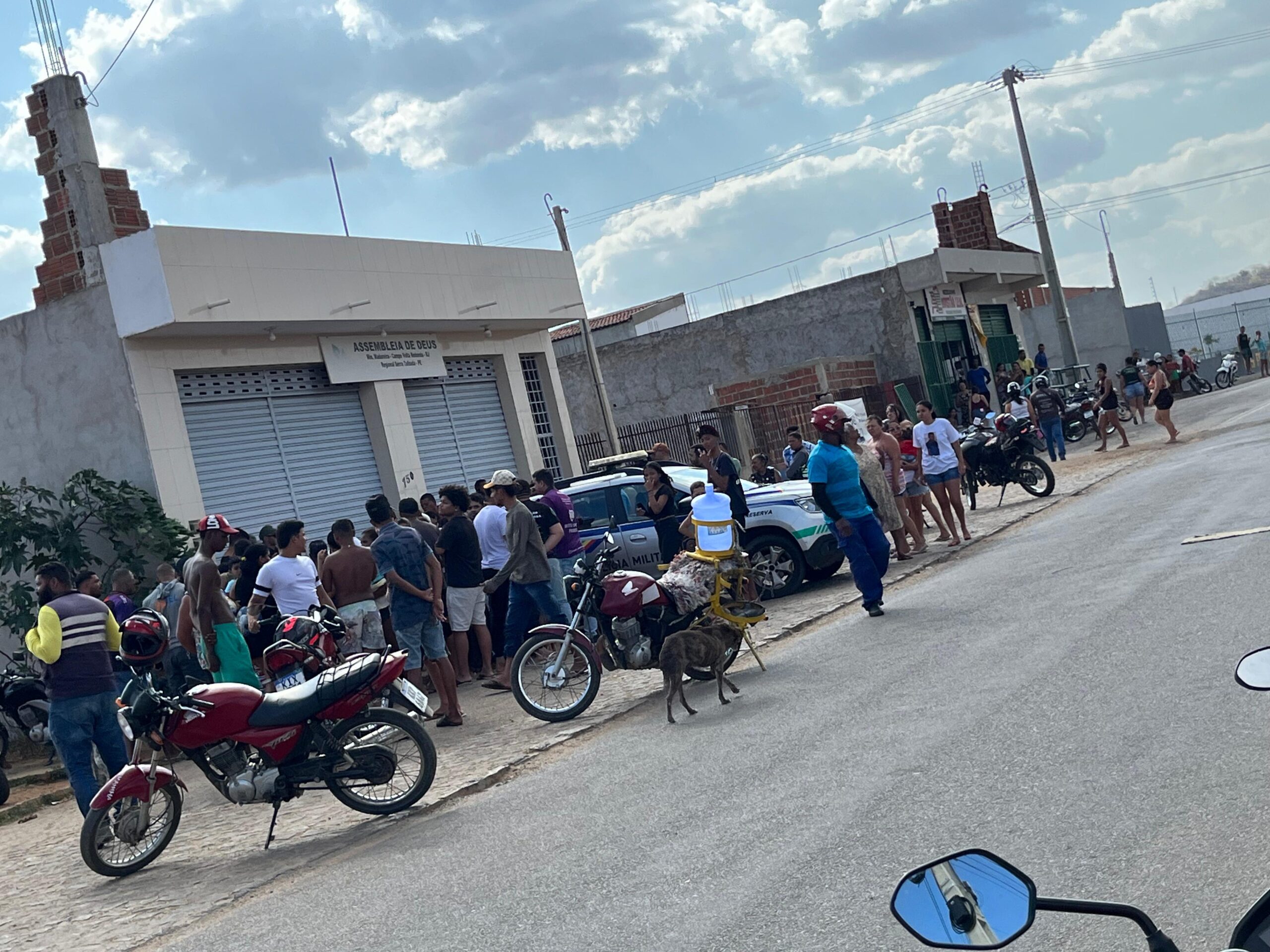 À luz do dia: Serra Talhada amarga o 15º homicídio nesta quarta (24) 1 À luz do dia: Serra Talhada amarga o 15º homicídio nesta quarta (24)