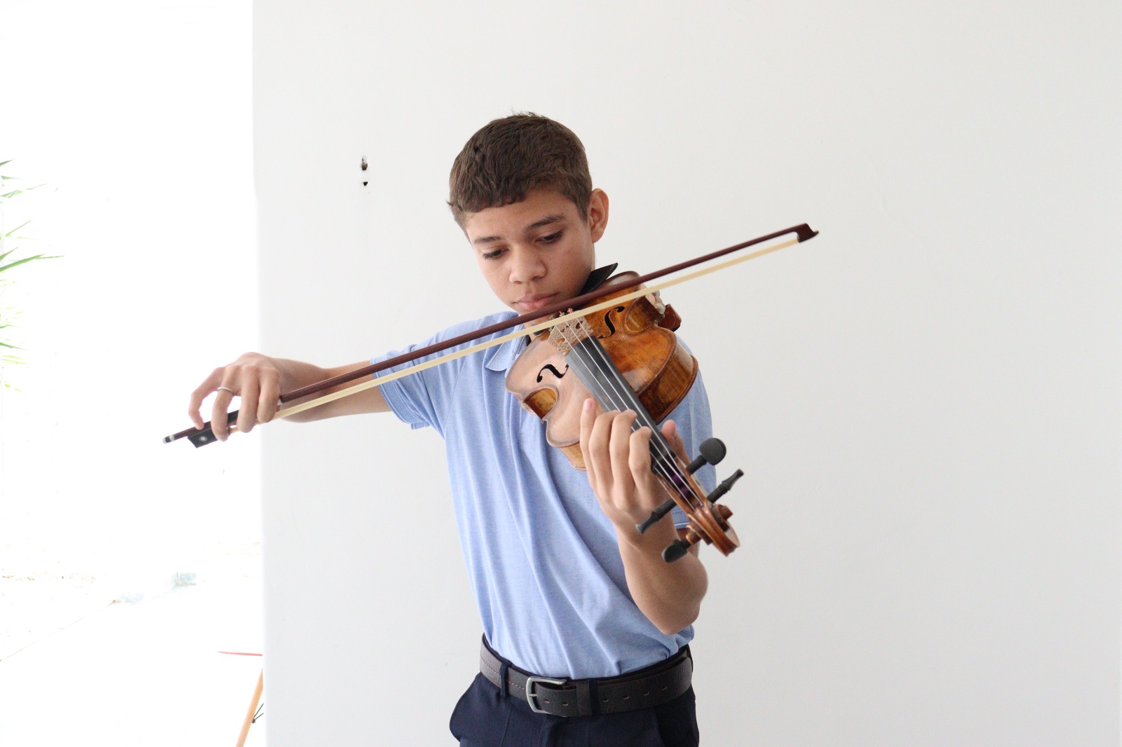 Violinista serra-talhadense de apenas 15 anos revela o prazer da música
