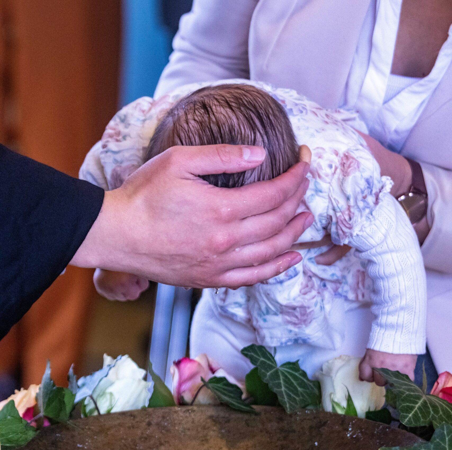 Criança é batizada sem aprovação do pai, e caso pode parar no Vaticano 1 Criança é batizada sem aprovação do pai, e caso pode parar no Vaticano - Foto: Marek Studzinski/Unsplash