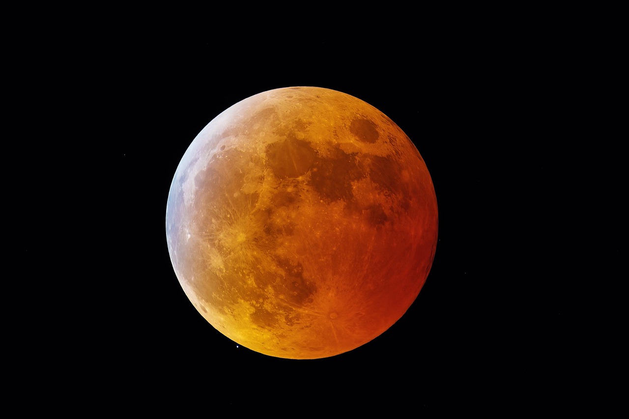 Eclipse lunar mais longo do ano ocorre nos próximos dias; saiba mais 1 Eclipse lunar mais longo do ano ocorre nos próximos dias; saiba mais - Imagem: Kanenori/Pixabay