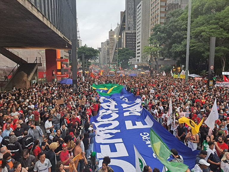 21 DE SETEMBRO: Um canto de Esperança pela Democracia 1 21 DE SETEMBRO: Um canto de Esperança pela Democracia