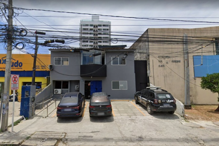 homem é preso na Delegacia da Mulher em Casa Caiada (Foto: Reprodução/Google Street View)