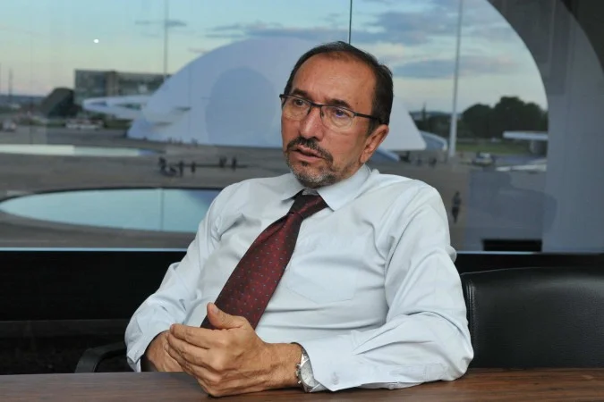 Jornalista serra-talhadense pede demissão em protesto à lei no DF 1 Jornalista serra-talhadense pede demissão em protesto à lei no DF