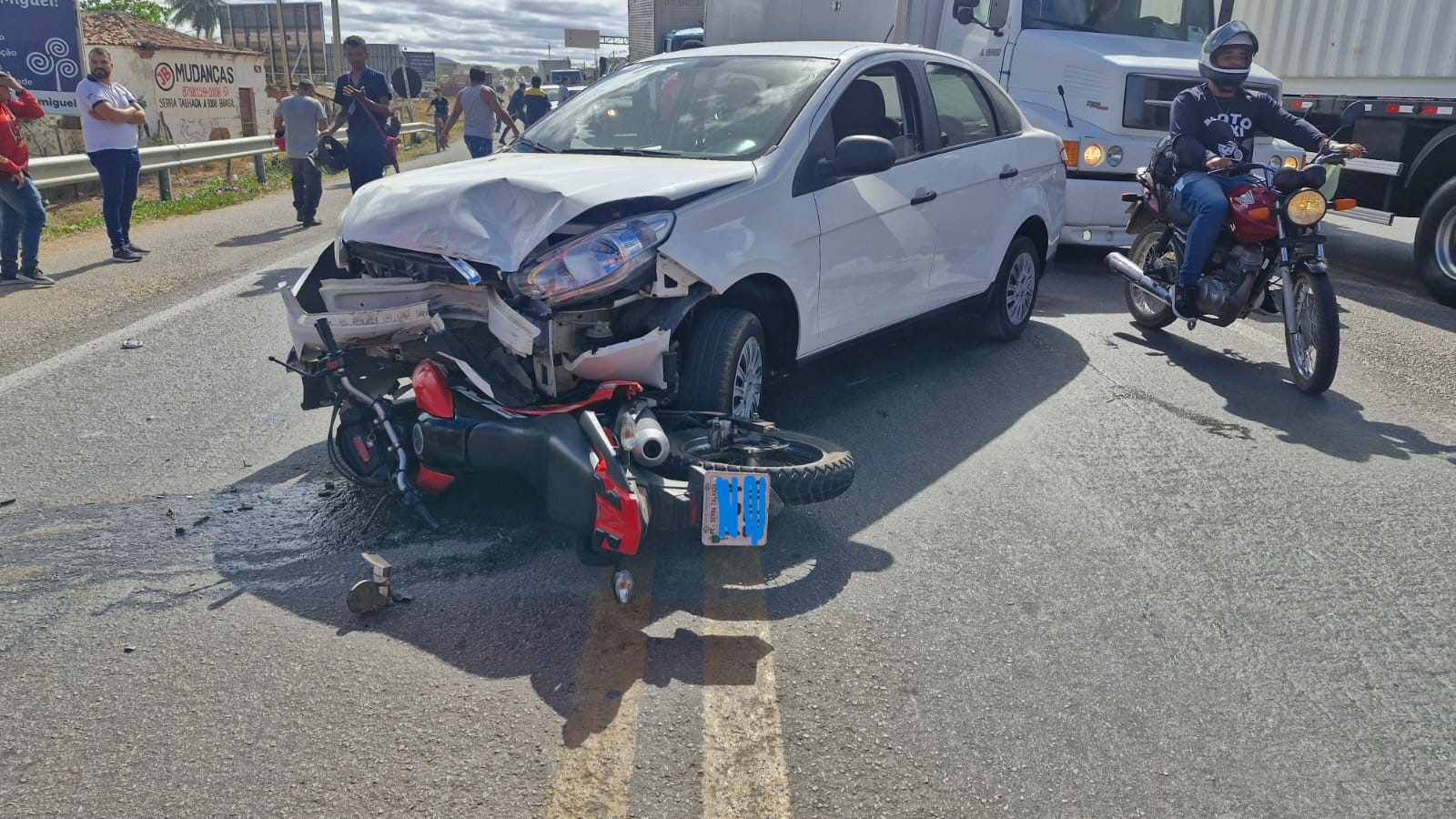 Acidente na BR-232: Mulher fica em estado grave após colisão em ST