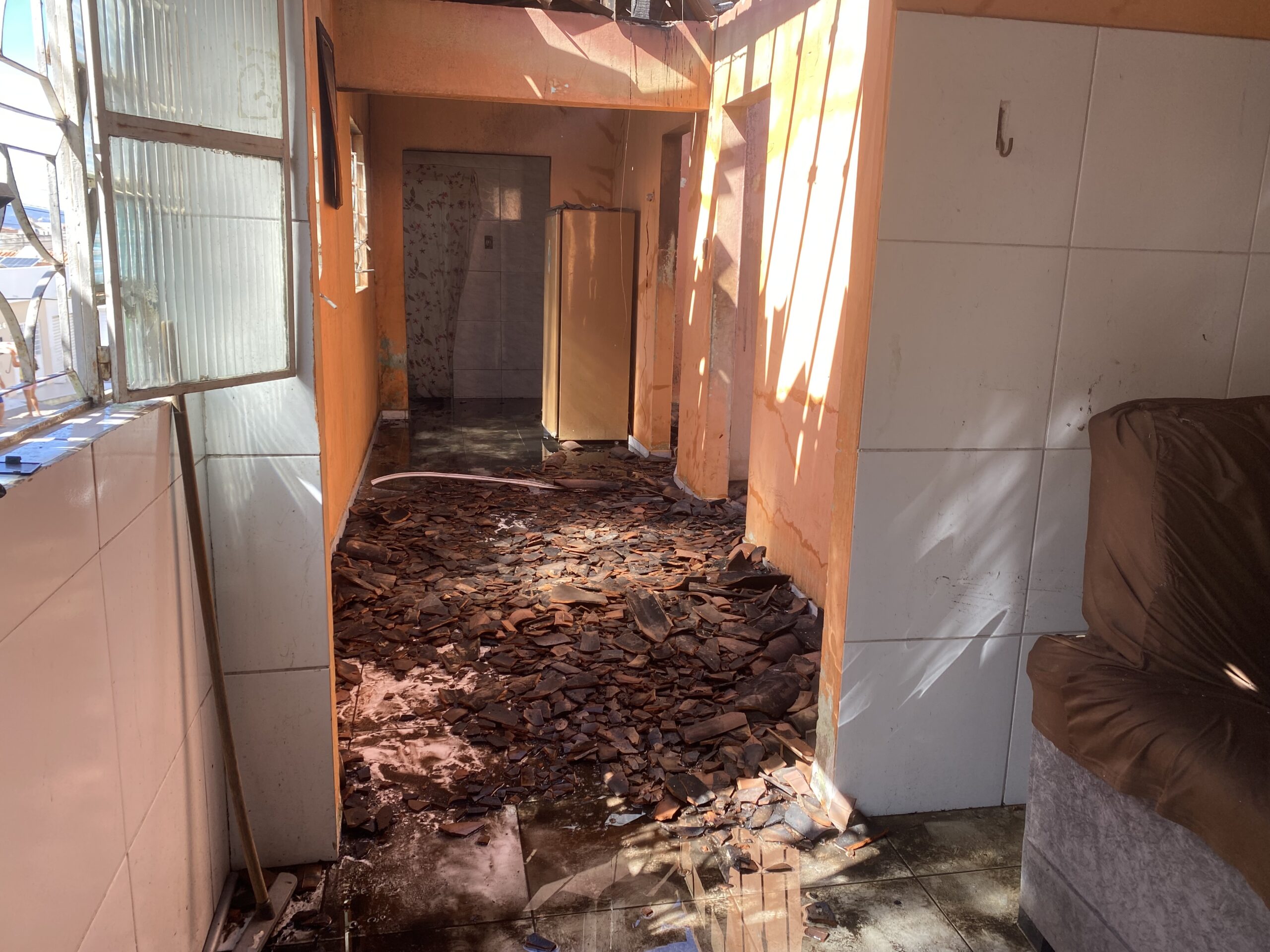 Incêndio em Serra Talhada acaba com residência nesta terça-feira (7) 1 Incêndio em Serra Talhada acaba com residência nesta terça-feira (7)