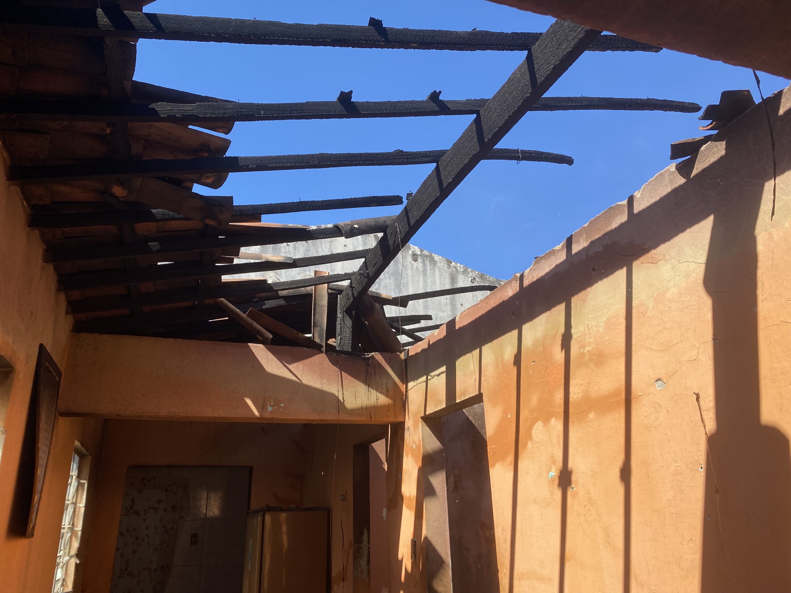 Incêndio em Serra Talhada acaba com residência nesta terça-feira (7)